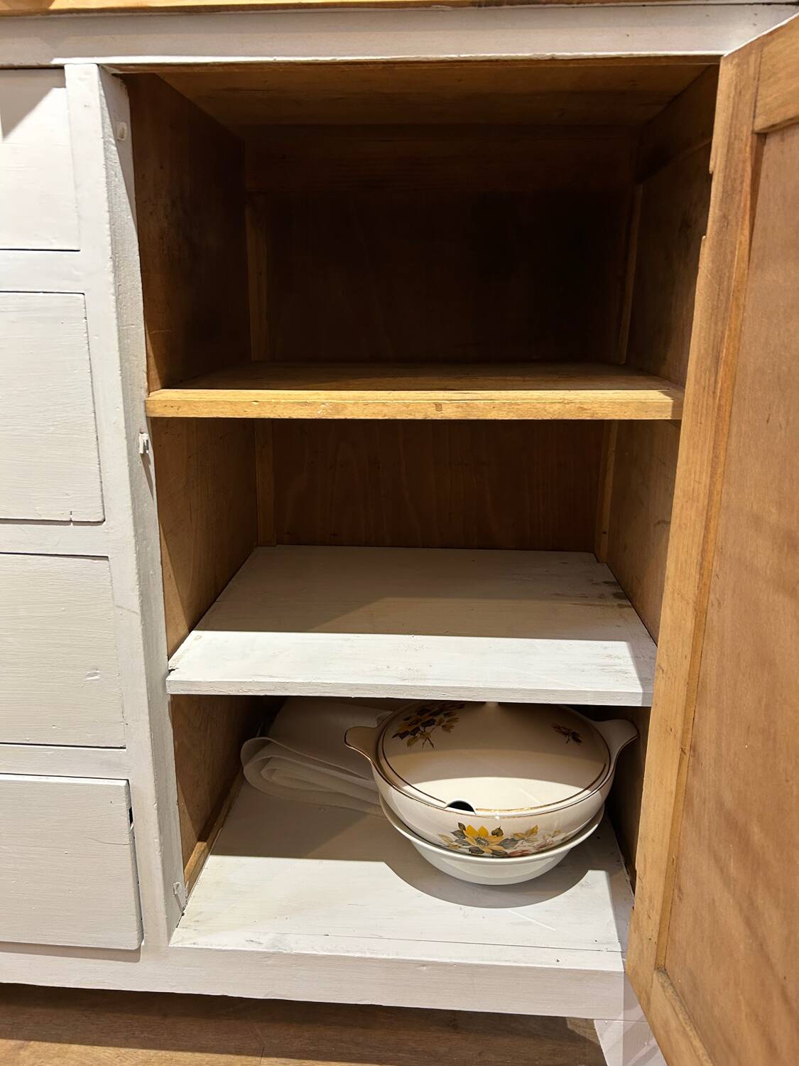 Country style storage unit