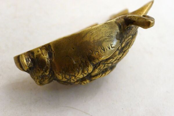 Petite sculpture presse-papier Oiseau mort en bronze / laiton doré