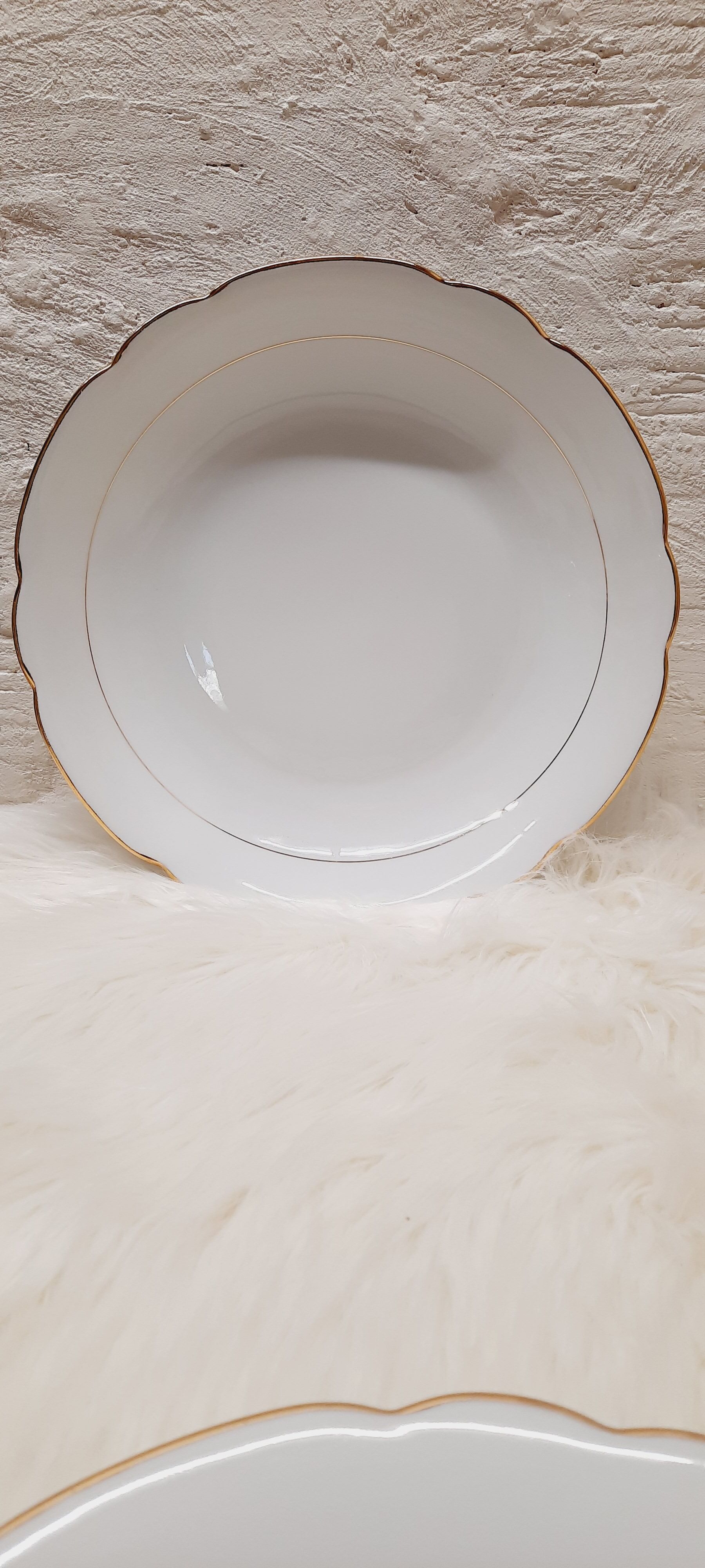 Lot 2 plats porcelaine blanc et or
