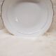 Lot 2 plats porcelaine blanc et or