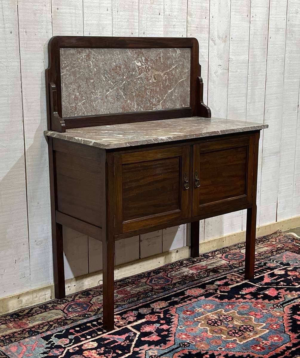 English toilet furniture in mahogany and marble from the early 20th century.