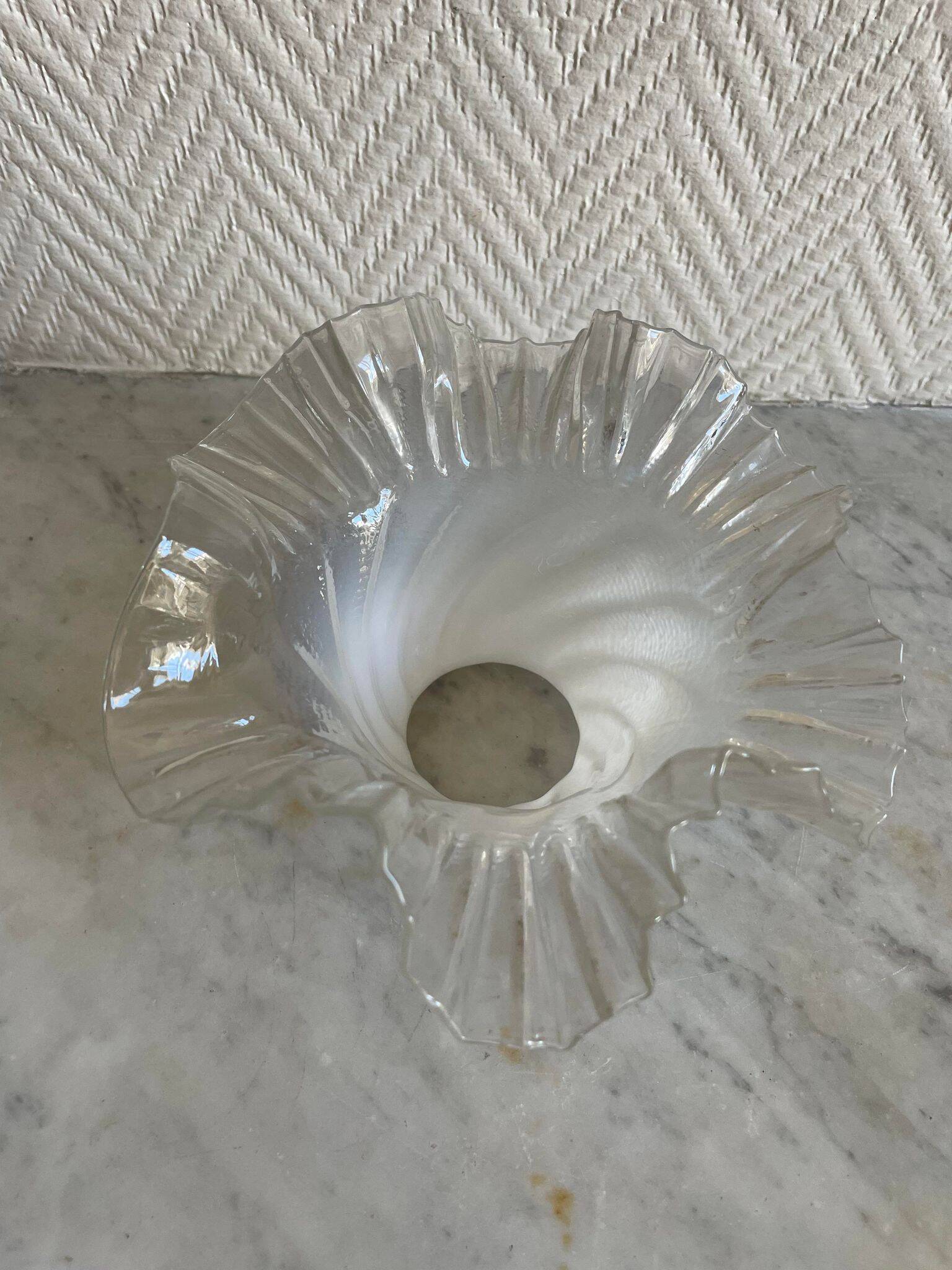 Art Nouveau style glass tulip lampshade