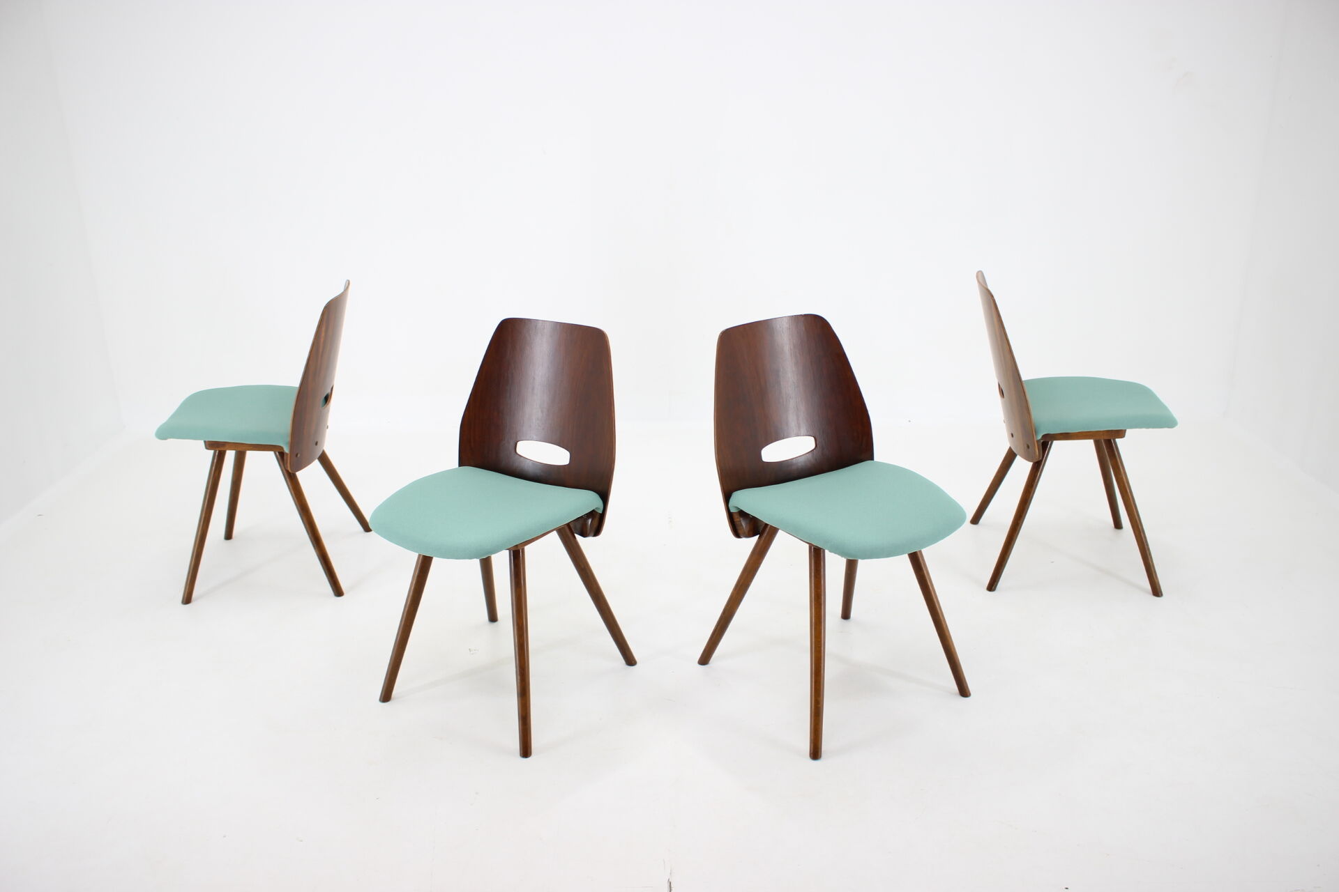 Ensemble des années 1960 de quatre chaises de salle à manger Frantisek Jirak, Tchécoslovaquie