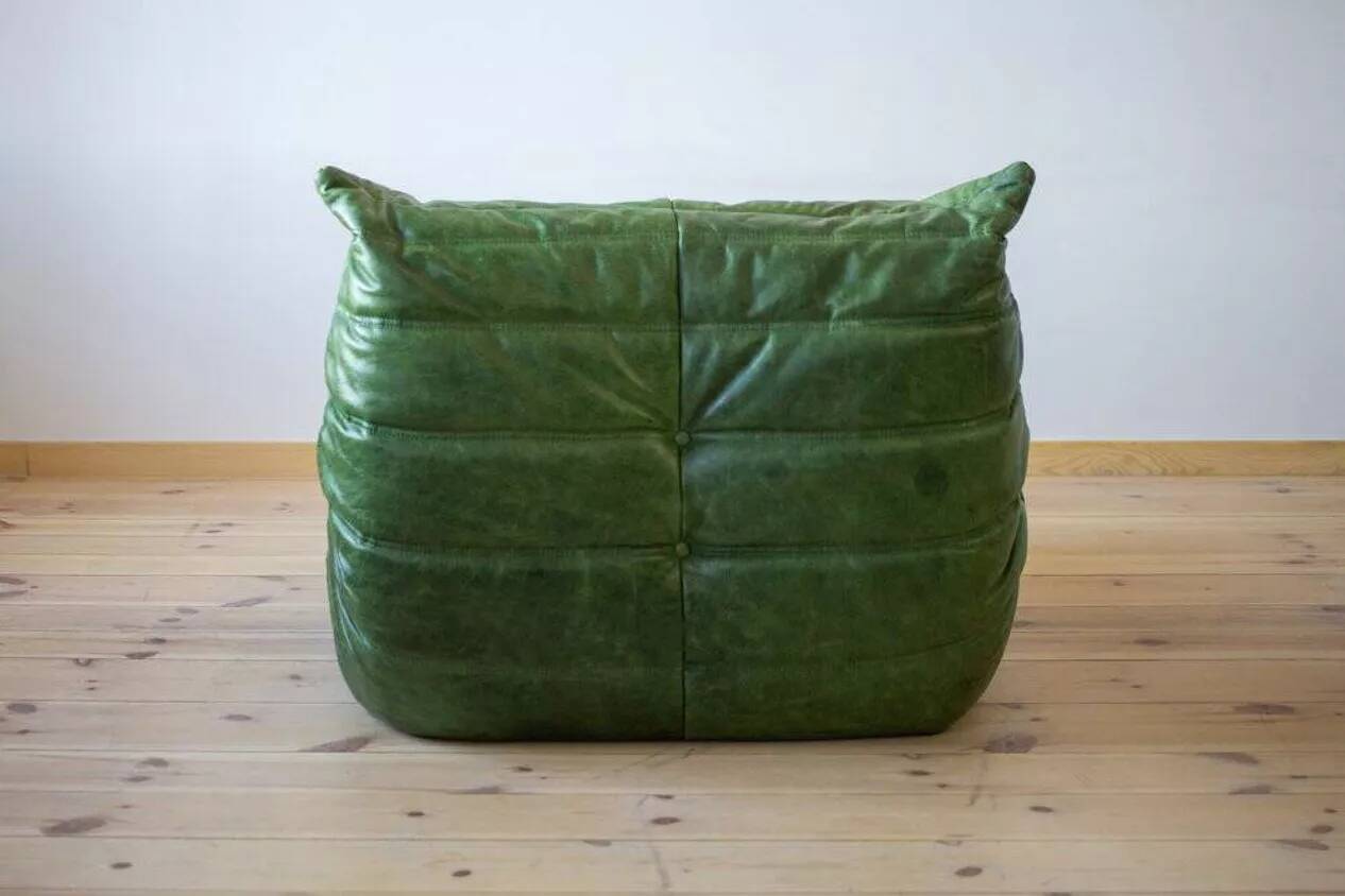 Fauteuil lounge Togo en cuir vert Dubaï par Michel Ducaroy pour Ligne Roset