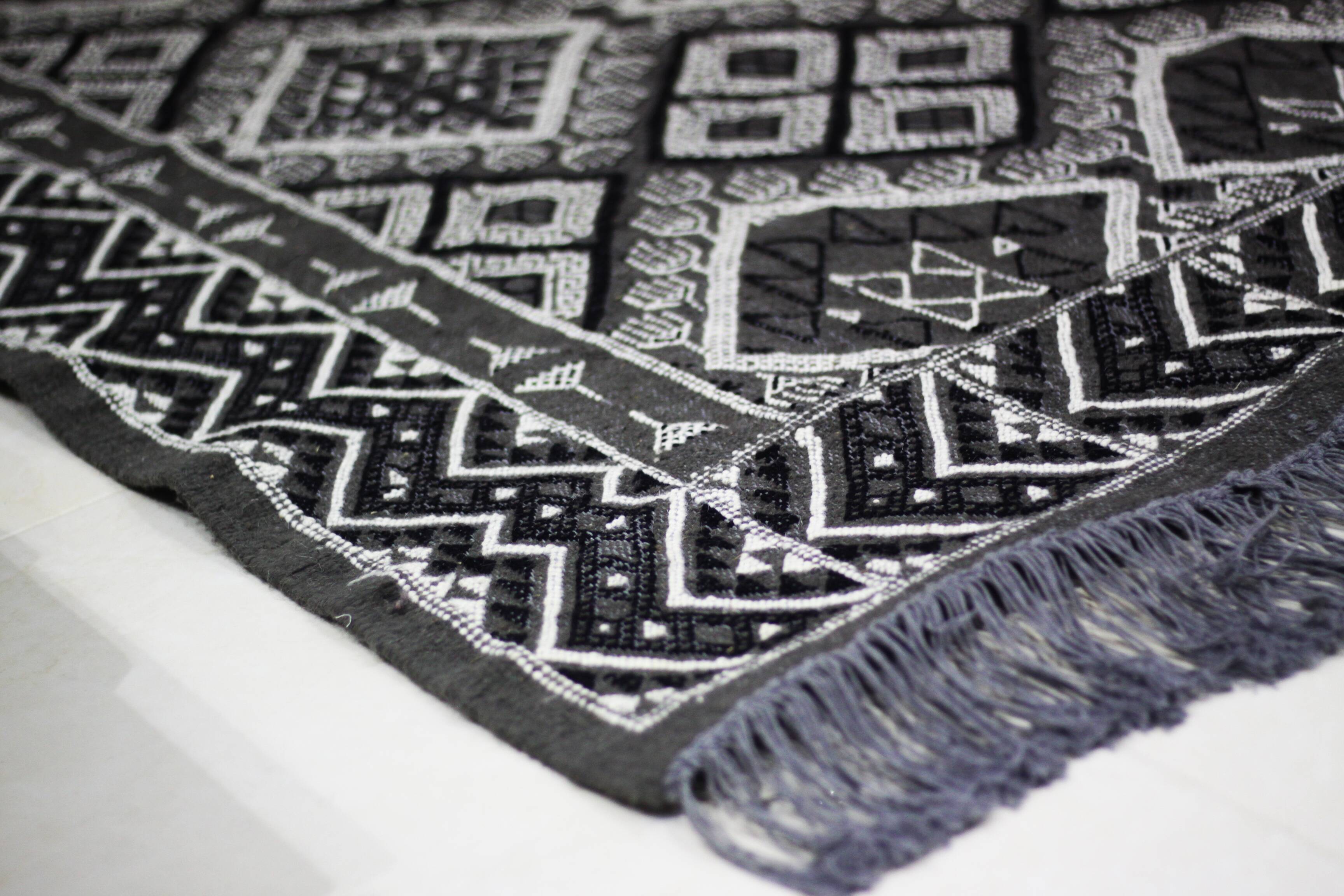 Handmade Berber wool rug 203x124cm