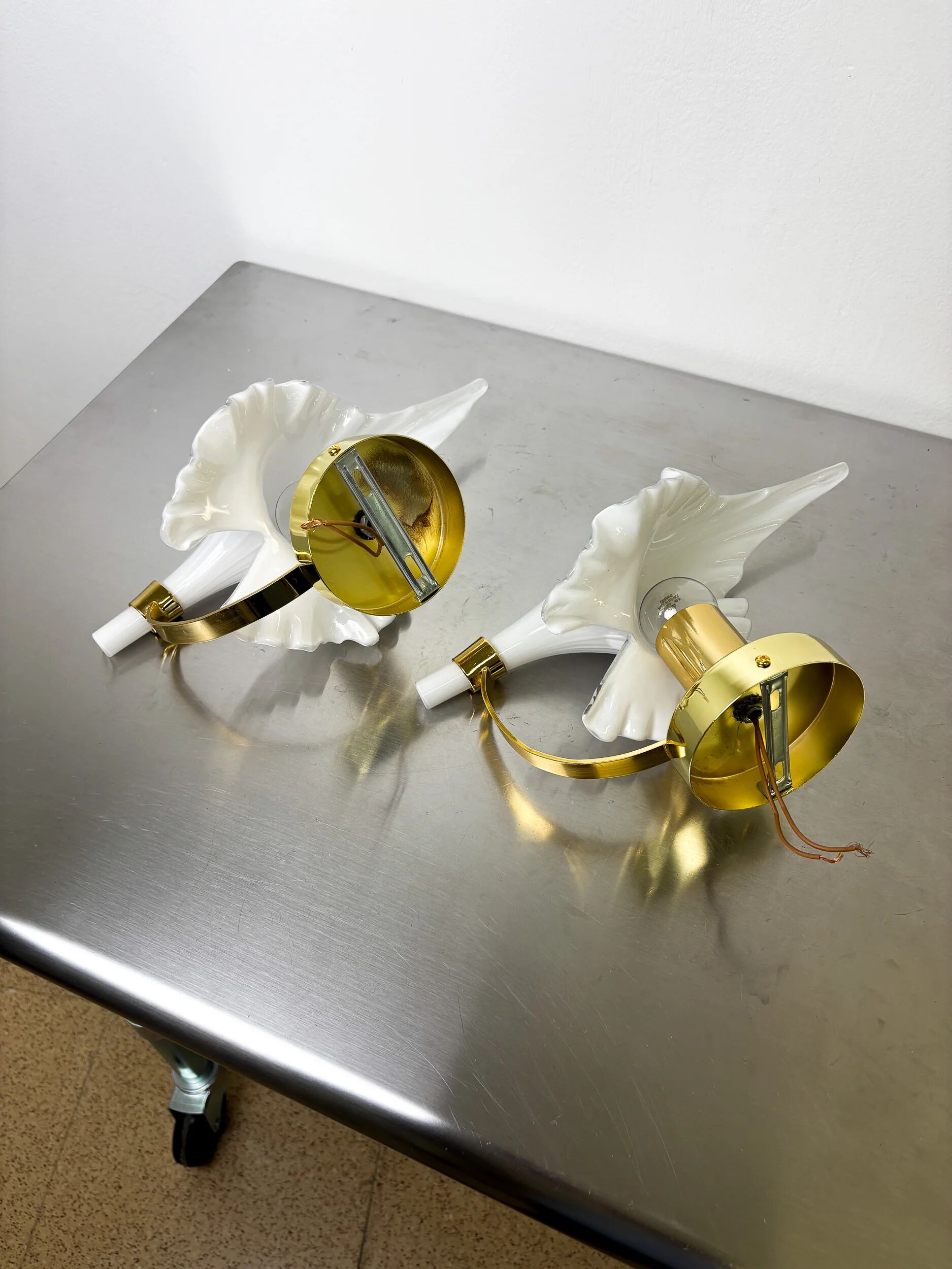 Pair of "Calla Lily" leaf-shaped wall sconces, Murano glass & gilt brass, Italy, circa 1970s