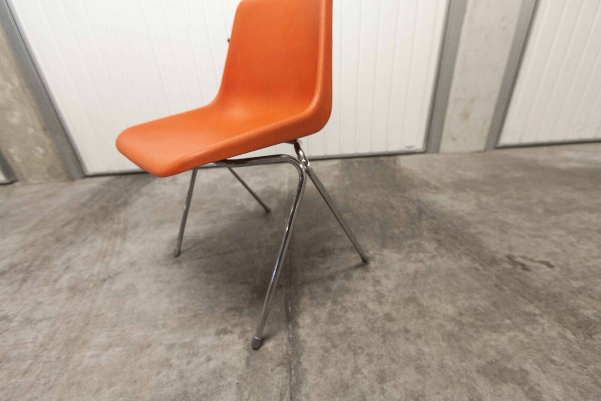 Hille chair Airborne seats creation Robin Day made in France