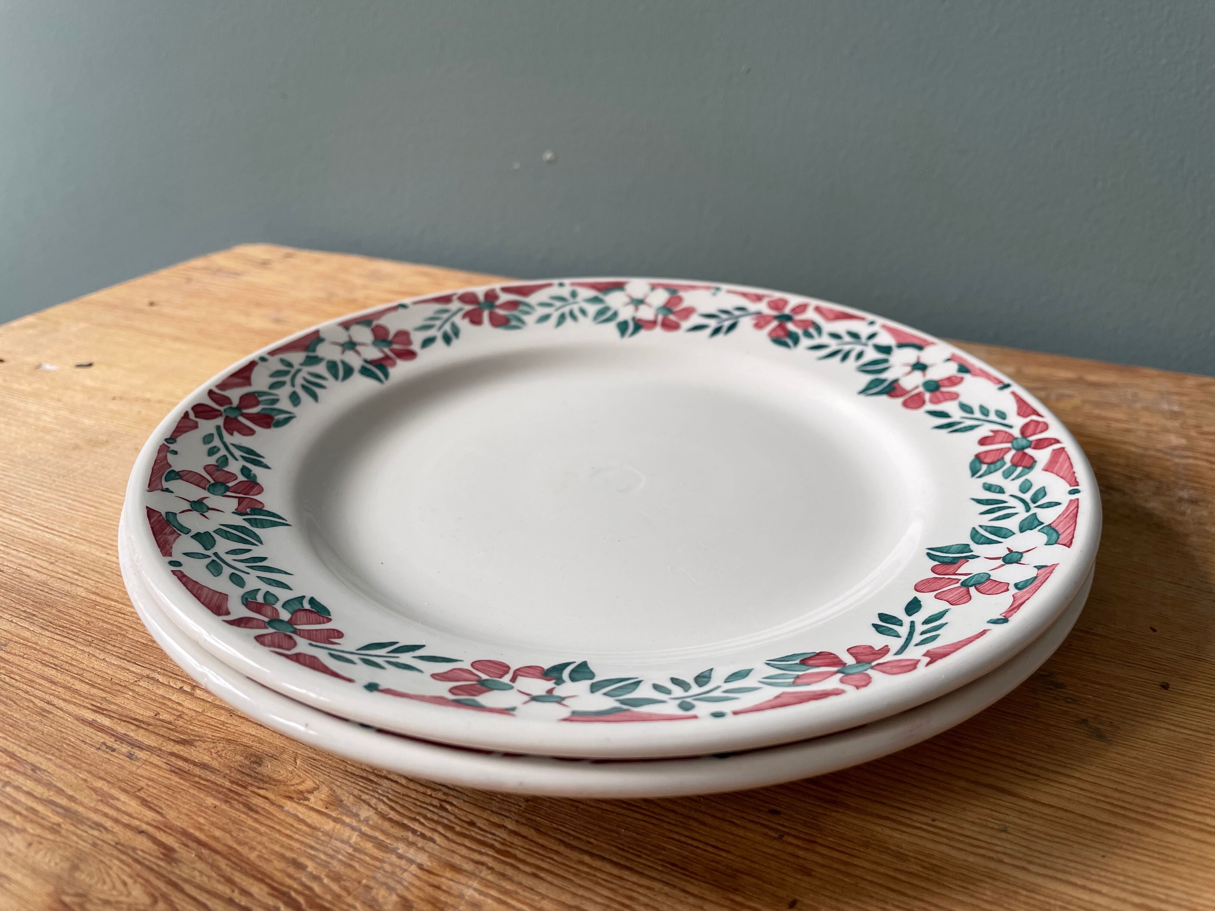 Set of two small flat plates, models Belfort, Sarreguemines