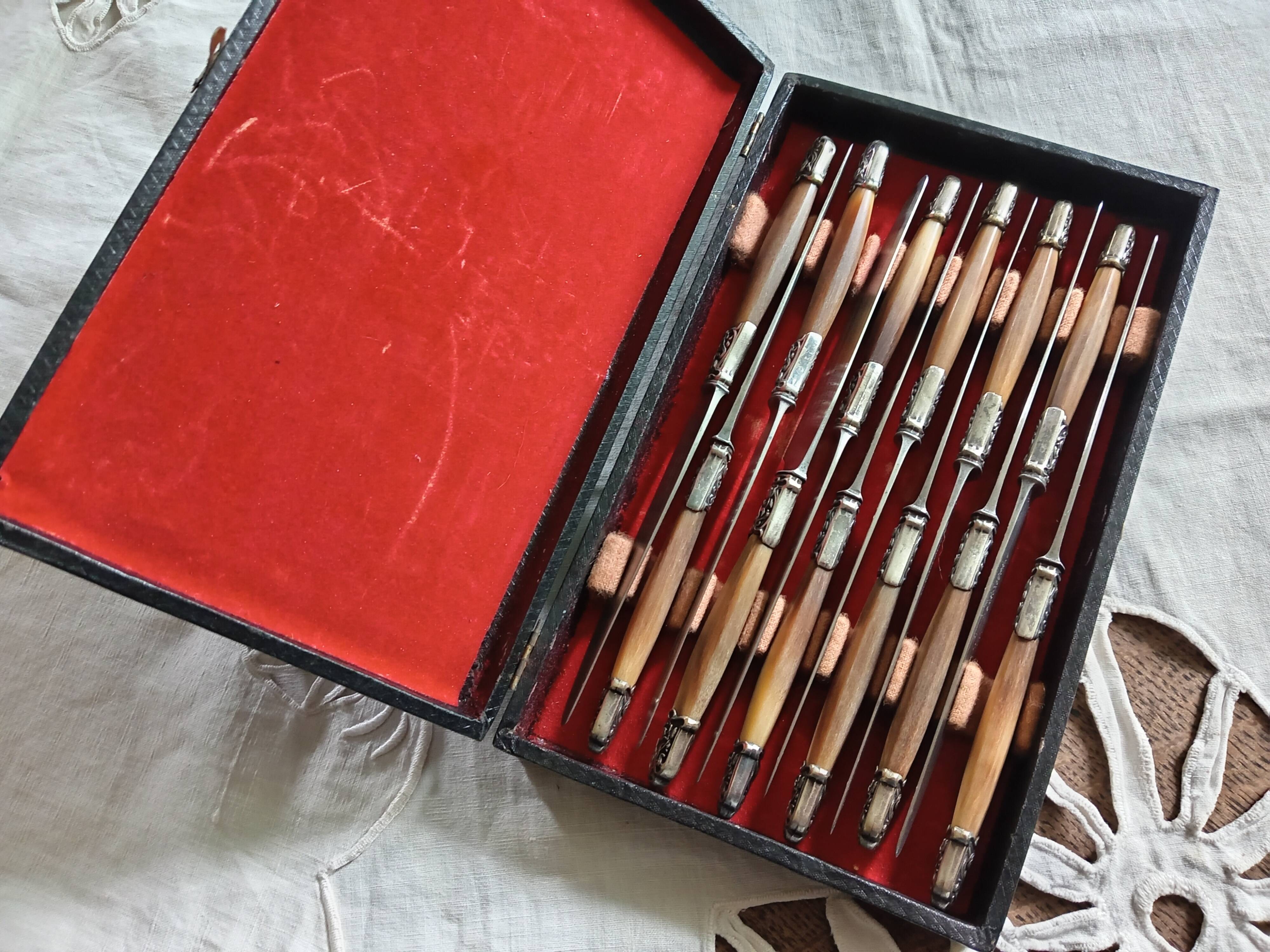 Set of twelve Art Nouveau dessert knives