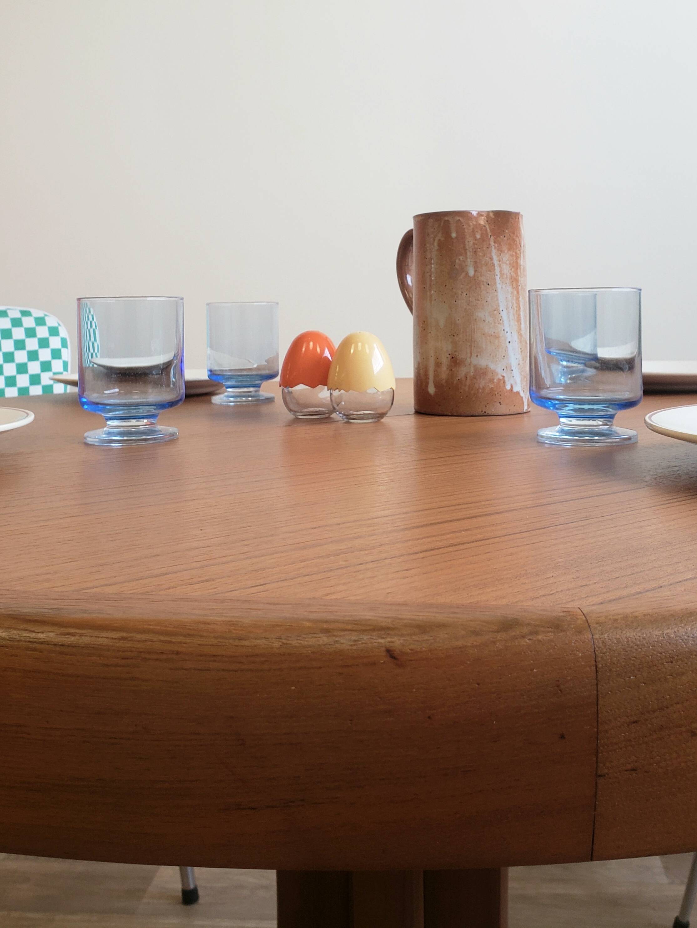 Baumann extendable round table