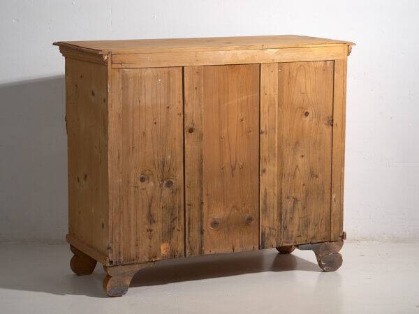 Commode ancienne en bois massif (vers 1920)