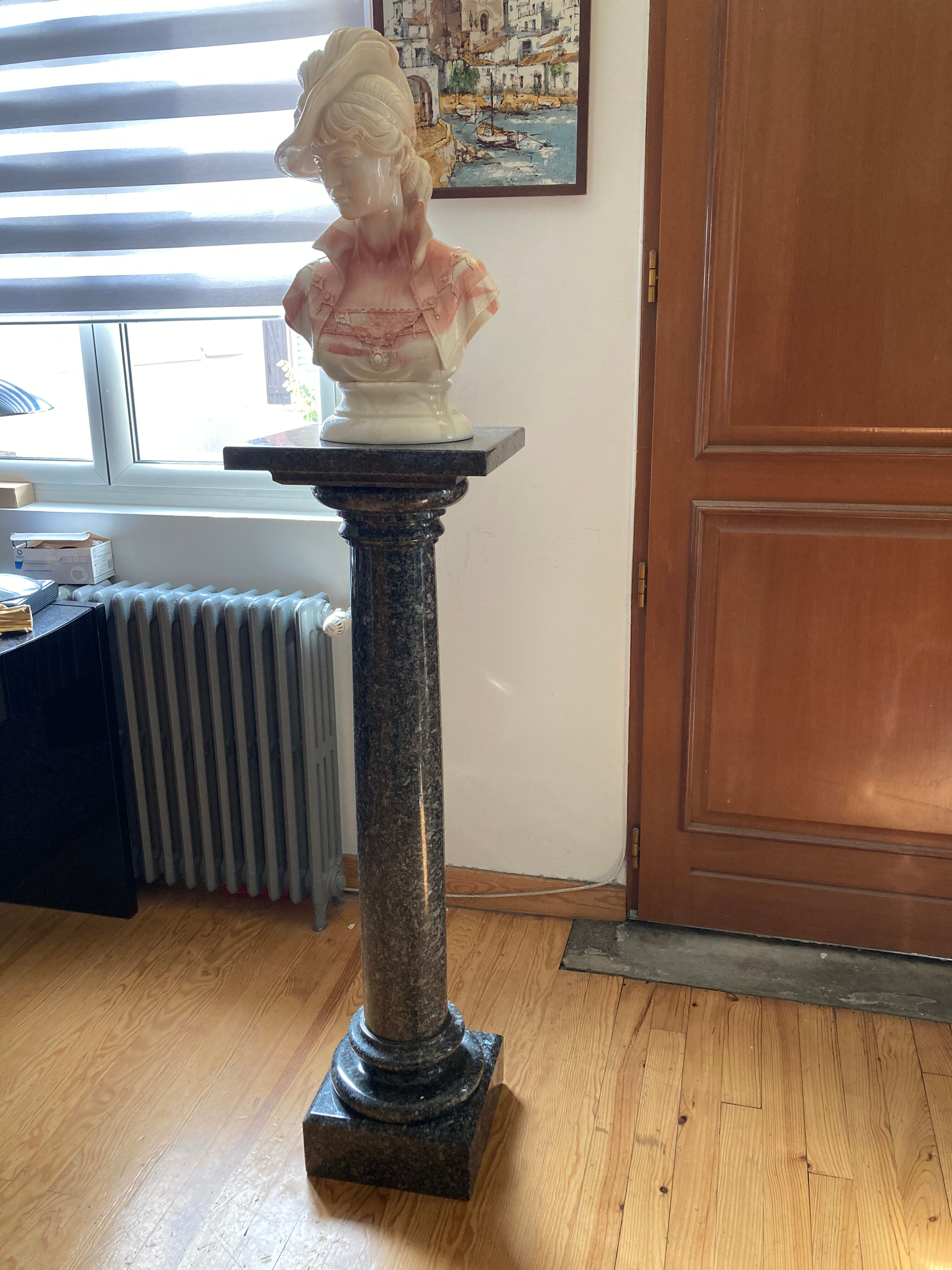 Granite column with pearly reflections