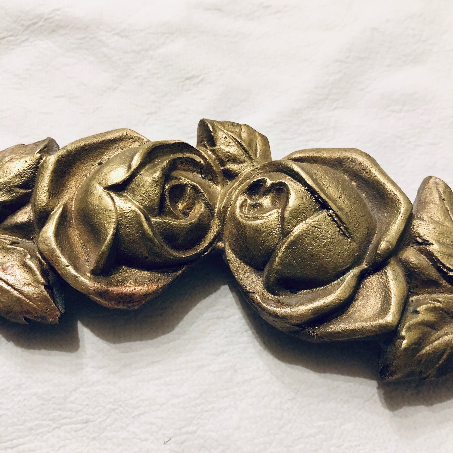 Fronton with bronze roses