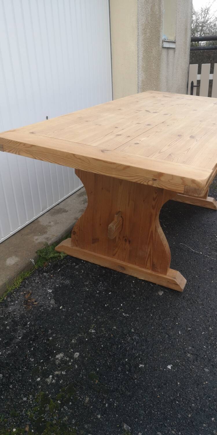 Monastery Farm Table