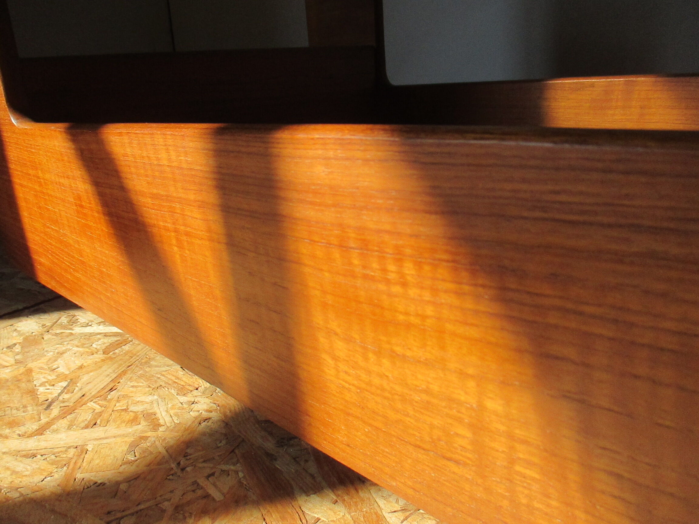 Coffee table on wheels 70