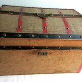 Napoleon III bulging trunk for doll clothes, coated wood, gilded brass nails