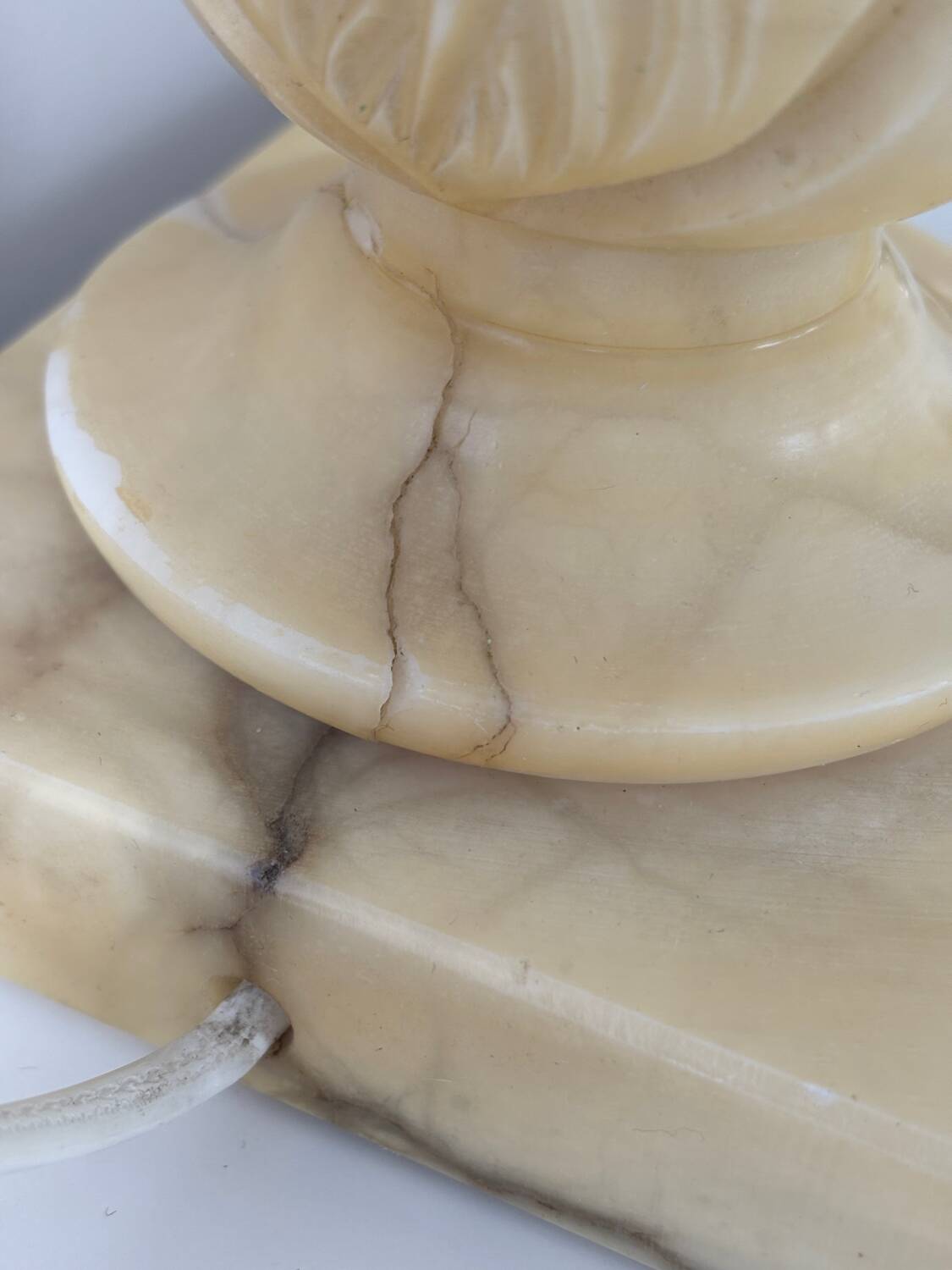 Tulip lamp in alabaster