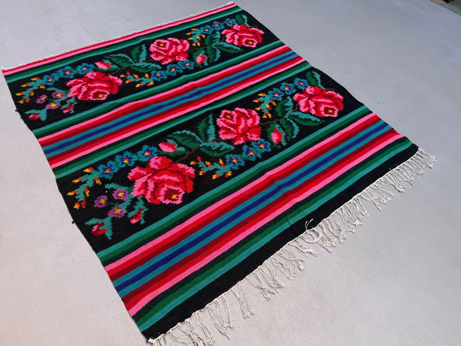 Vintage Moldovan square kilim 130x135 cm kelim wool rug medium 2549