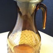 Carafe à eau , pichet vintage en verre ambré