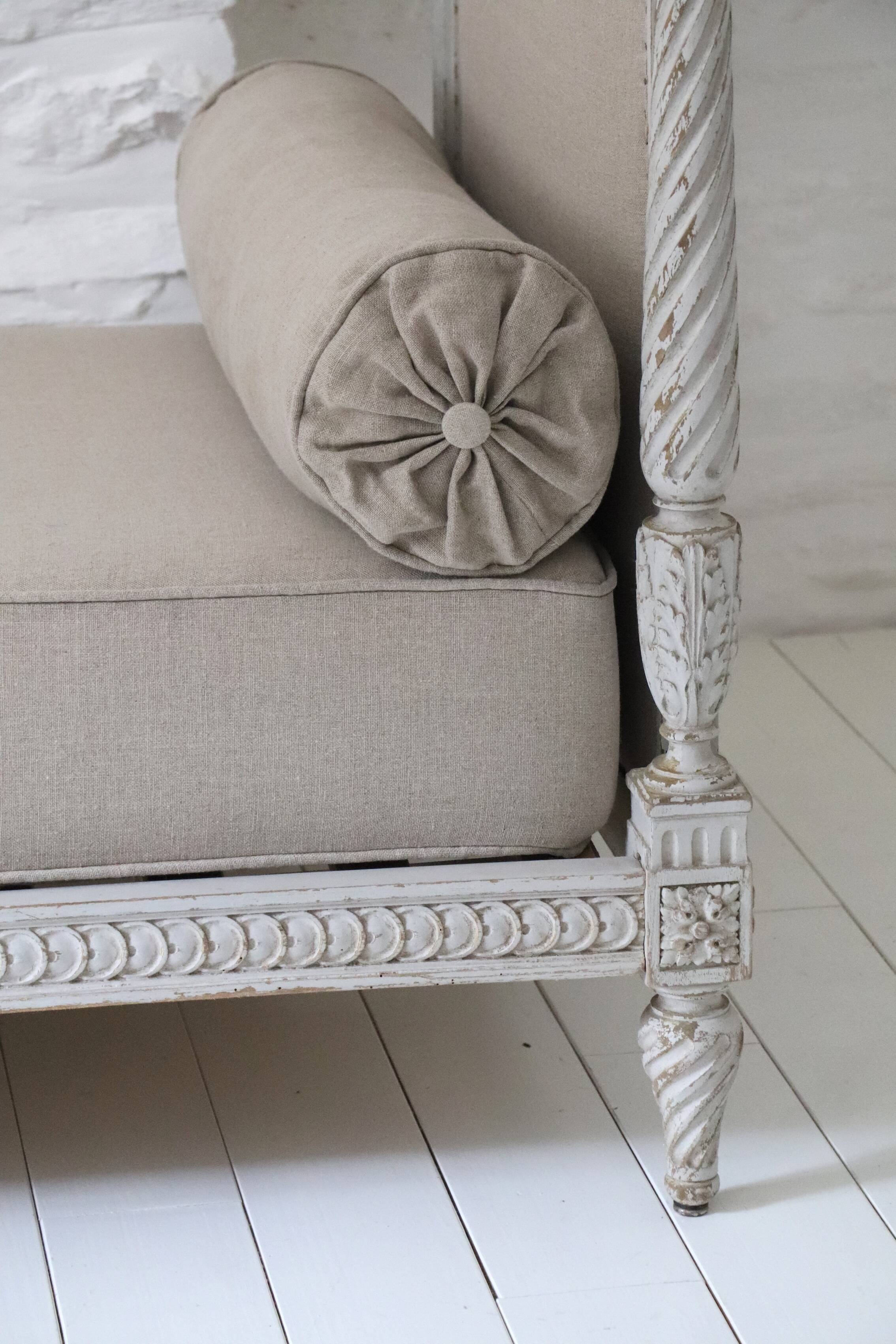Resting bed - Louis XVI style bench reupholstered in linen