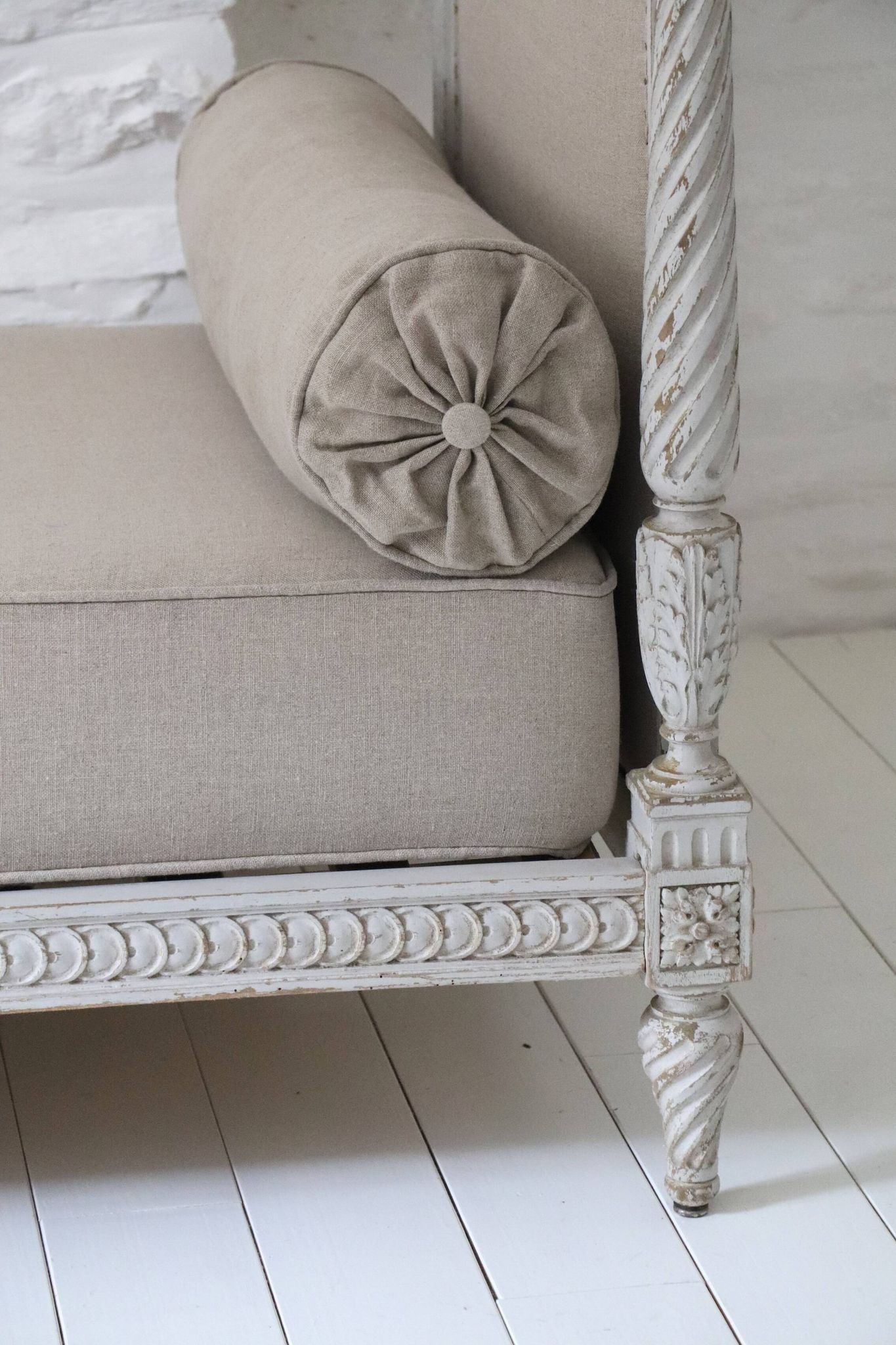 Lit de repos - banquette style Louis XVI retapissé en lin