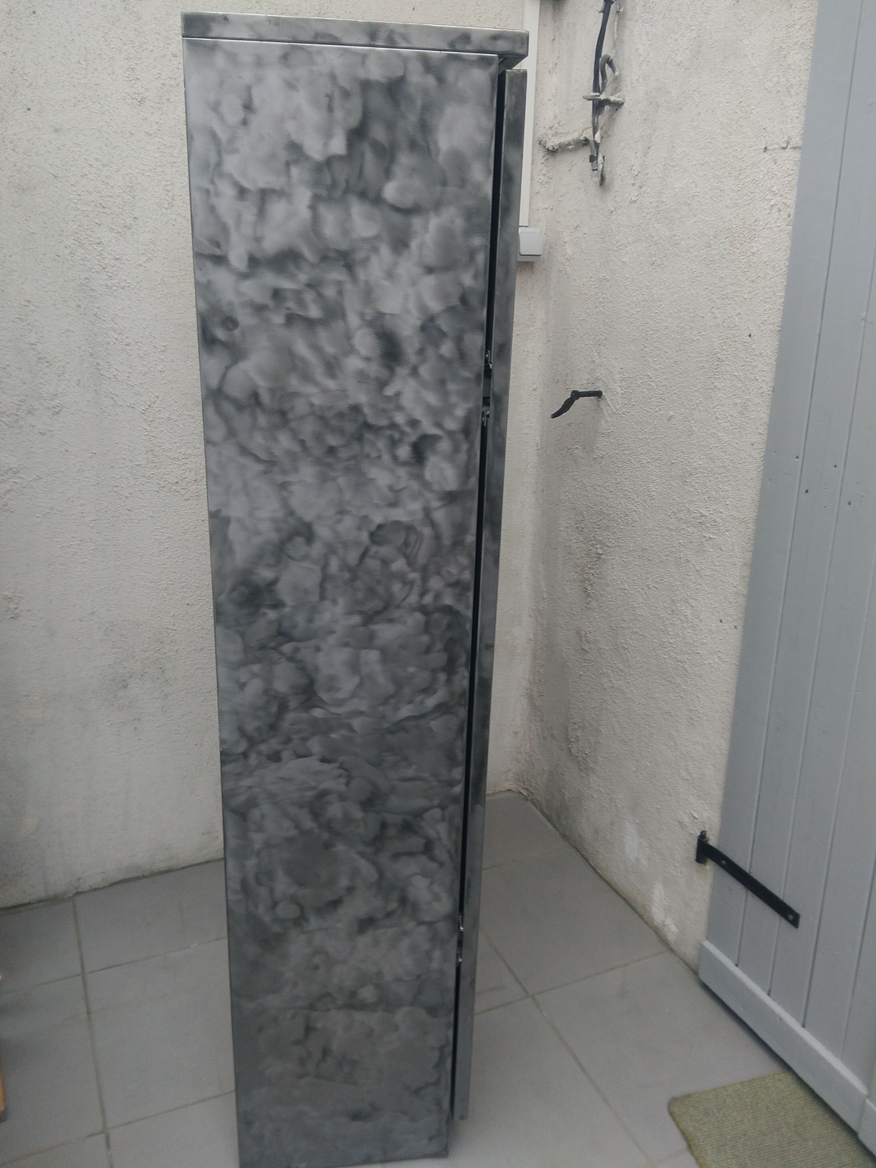 Undus brushed aluminum cabinet