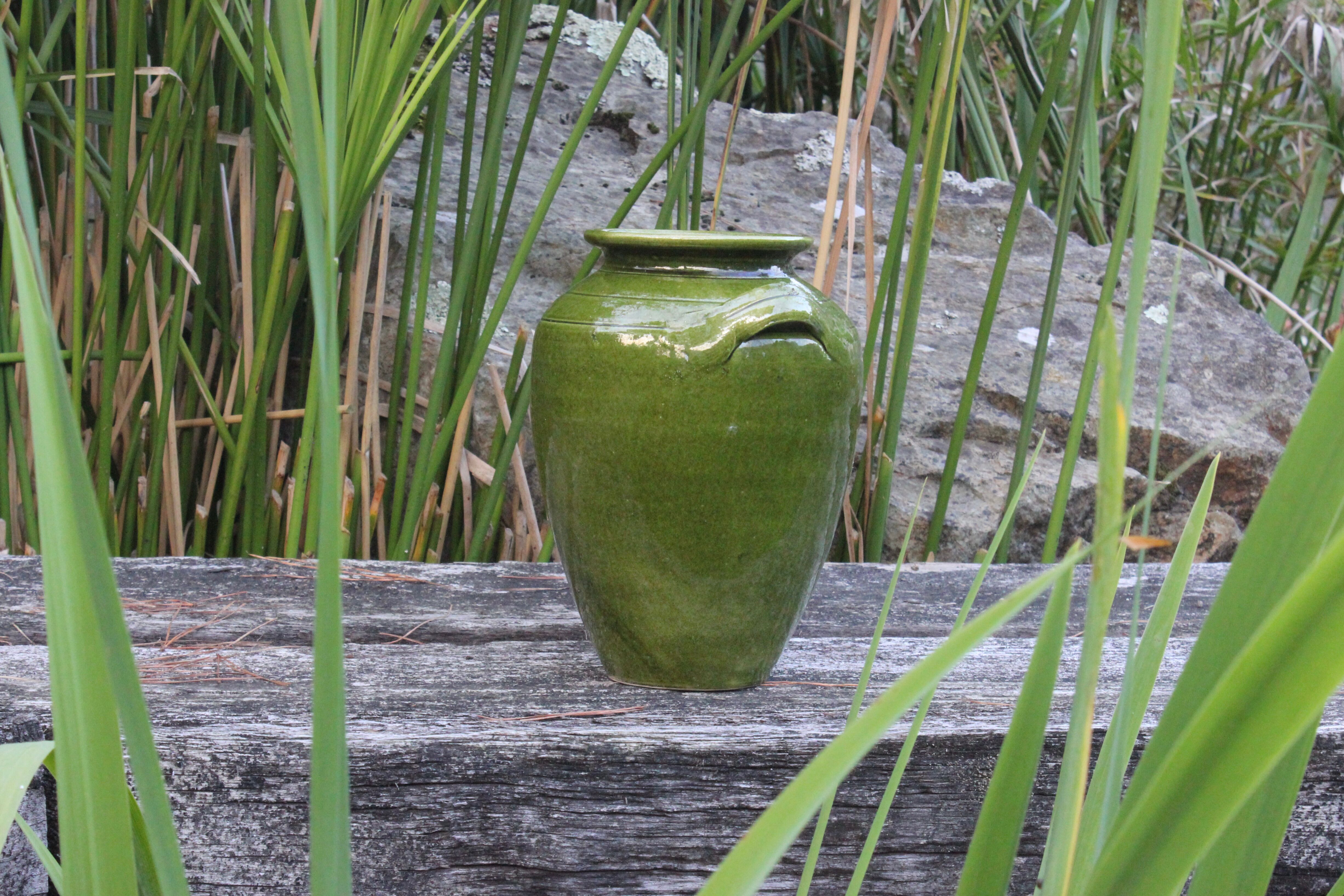 Handle vase