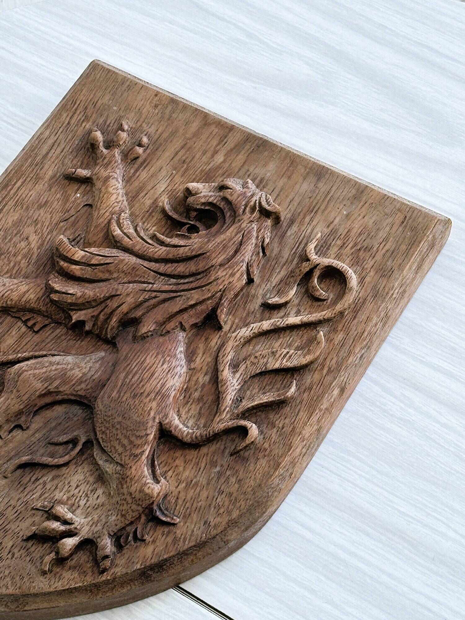 Plaque blason en bois Lion des Flandres.