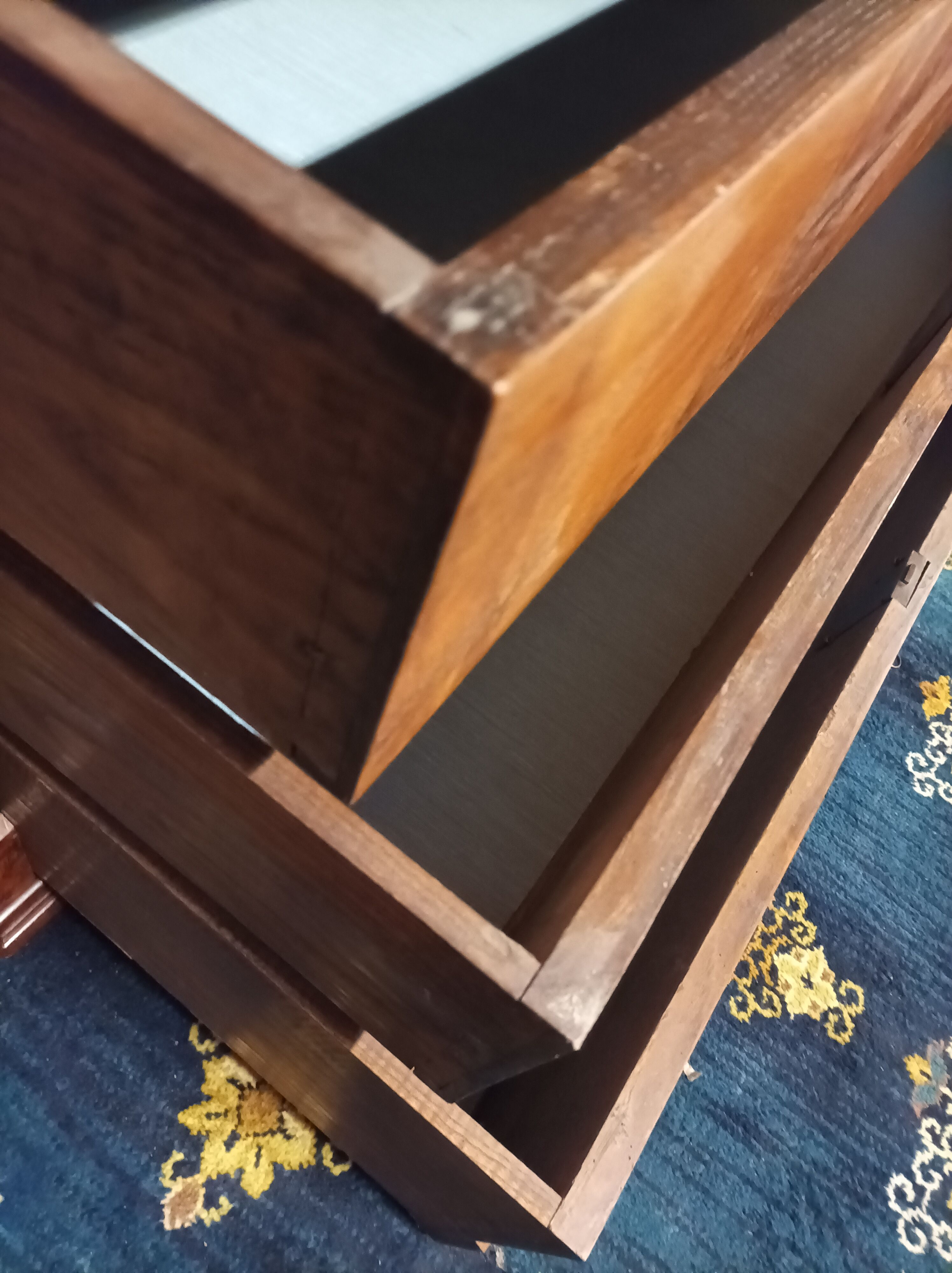 Commode Louis Philippe en ronce de noyer XIXème