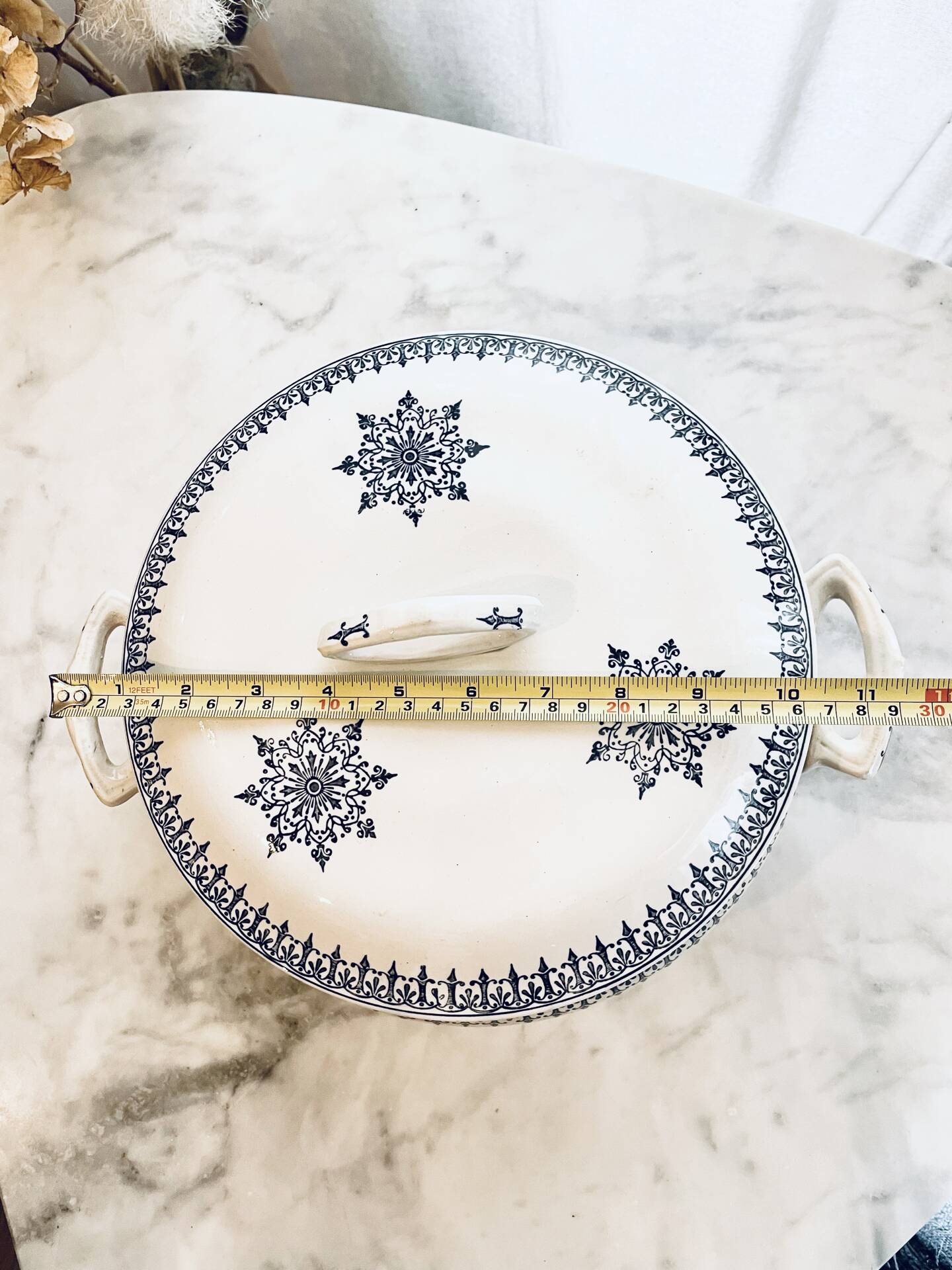 Antique soup tureen in white and blue earthenware – Vintage / Country style