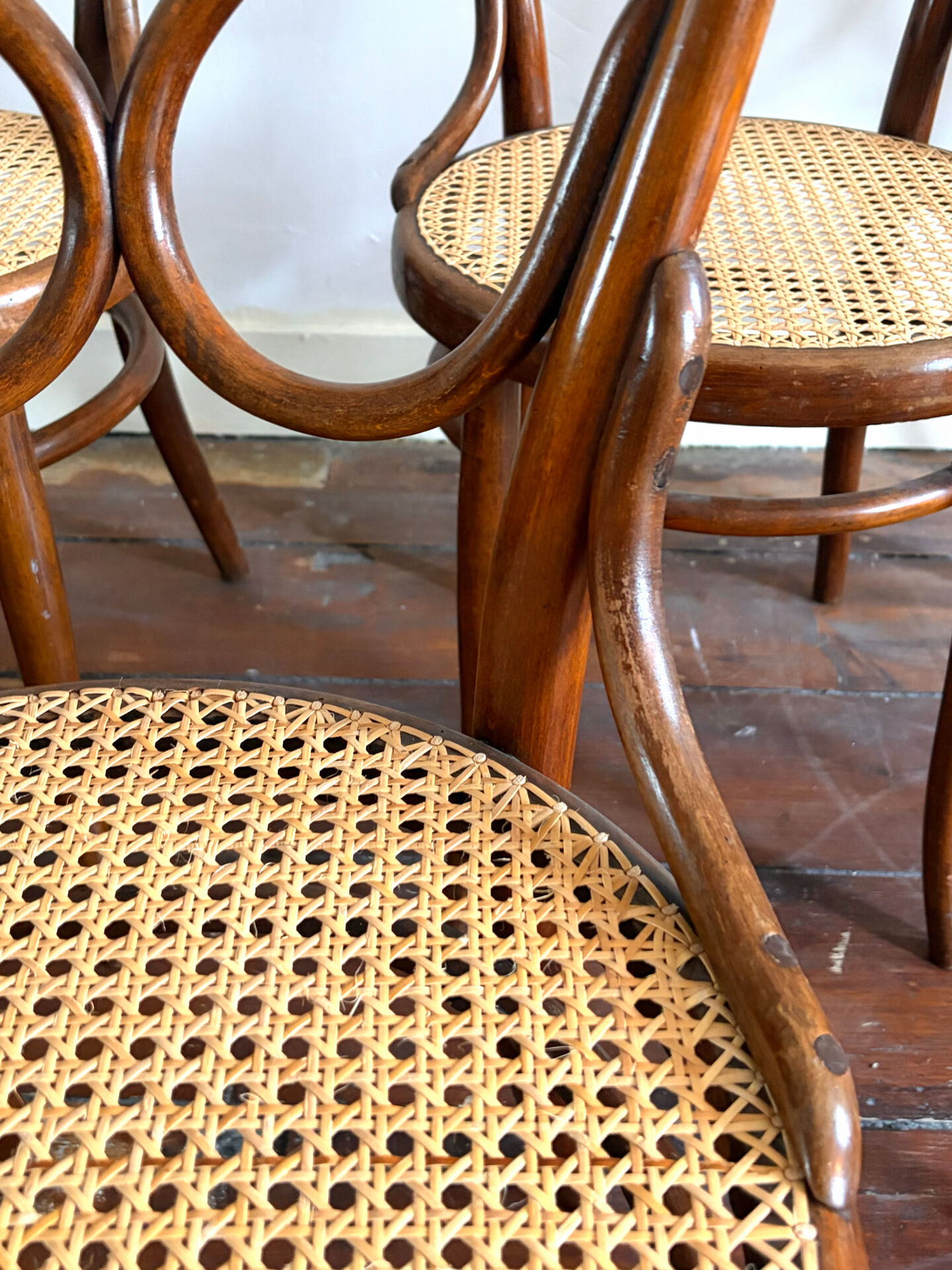 Set of 5 antique Thonet dining chairs model 20, ca. 1890.