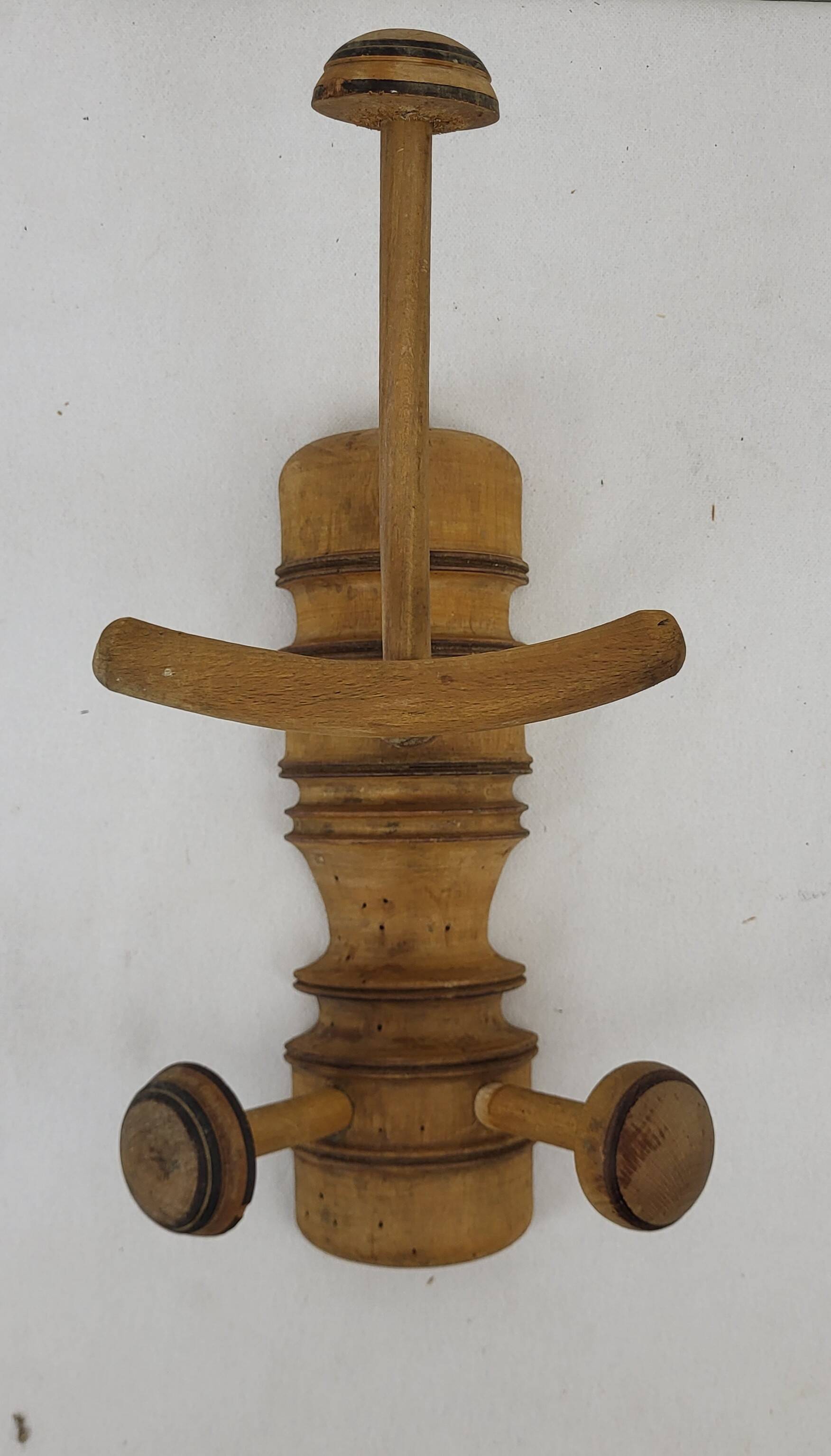 Wall-mounted coat rack