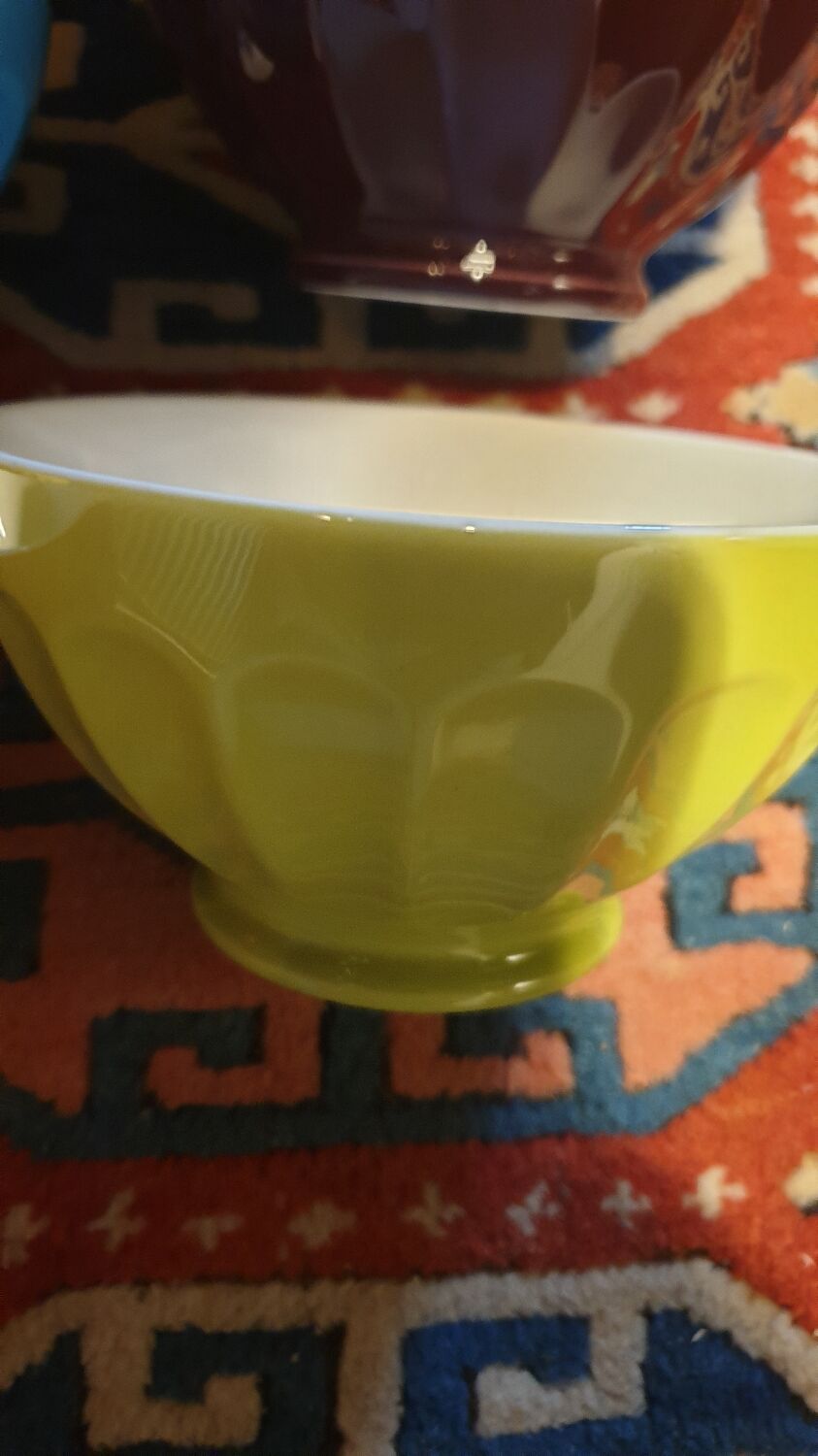 Ribbed ceramic bowls