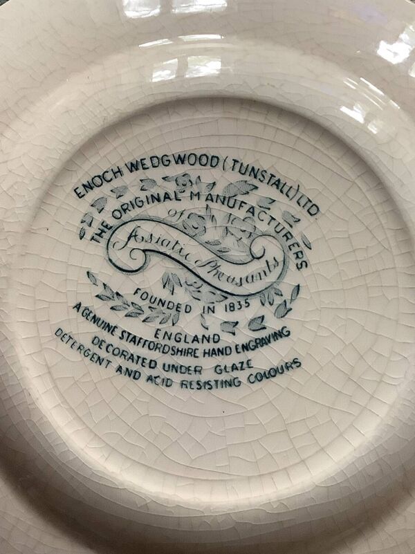 5 petites assiettes anciennes Wedgwood en terre de fer – 17,5 cm