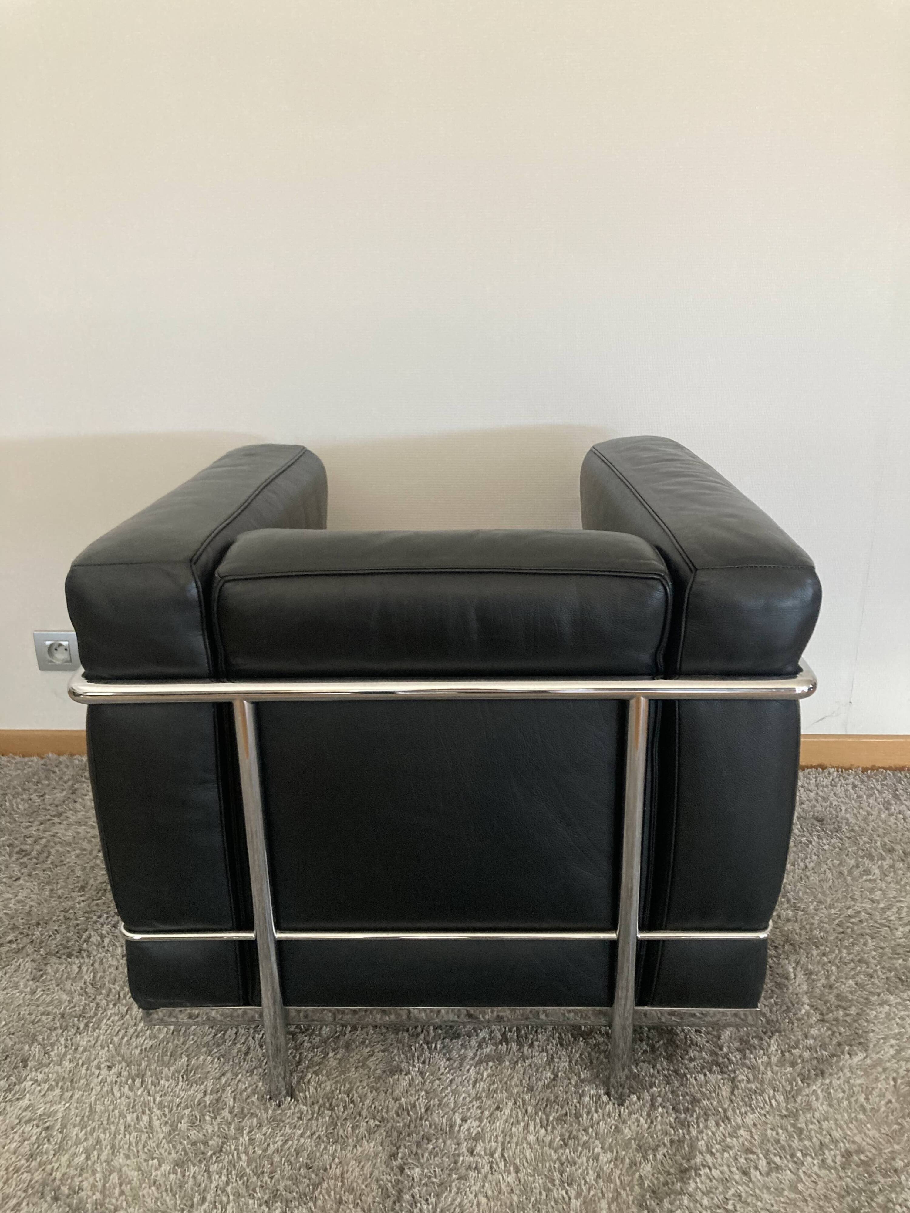 Le Corbusier LC2 armchair in black leather