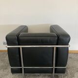 Fauteuil lc2 le corbusier en cuir noir
