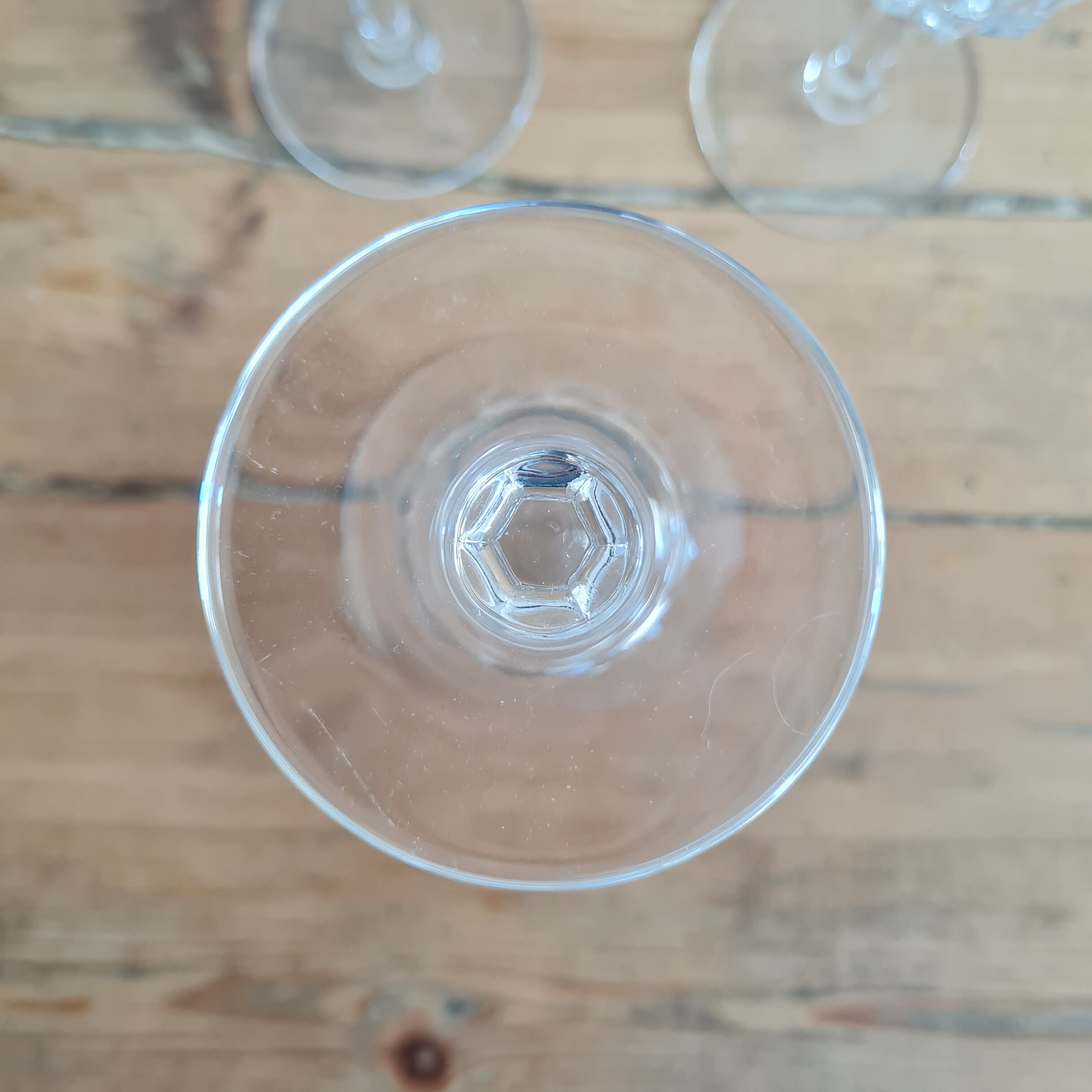 Service of 6 chiseled crystal water glasses