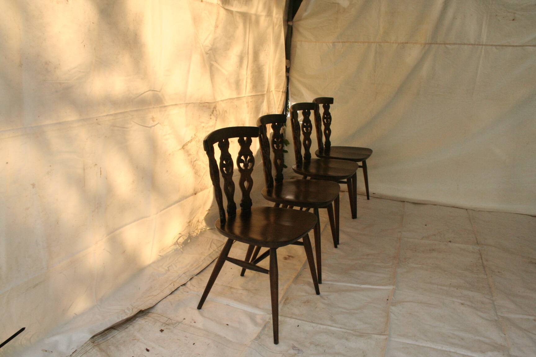 Set of 4 ercol english fleur-de-lis chairs 1960