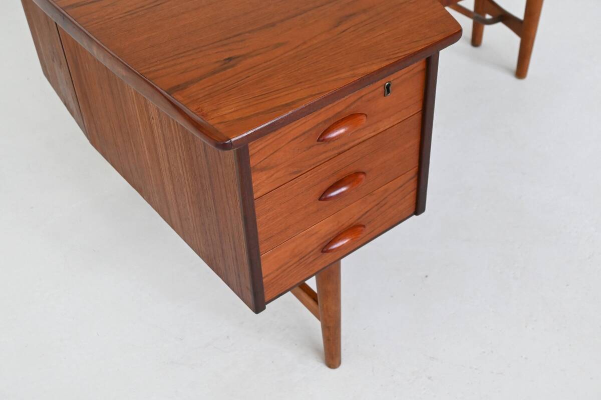 Peter Løvig Nielsen boomerang writing desk in teak Løvig Denmark 1960