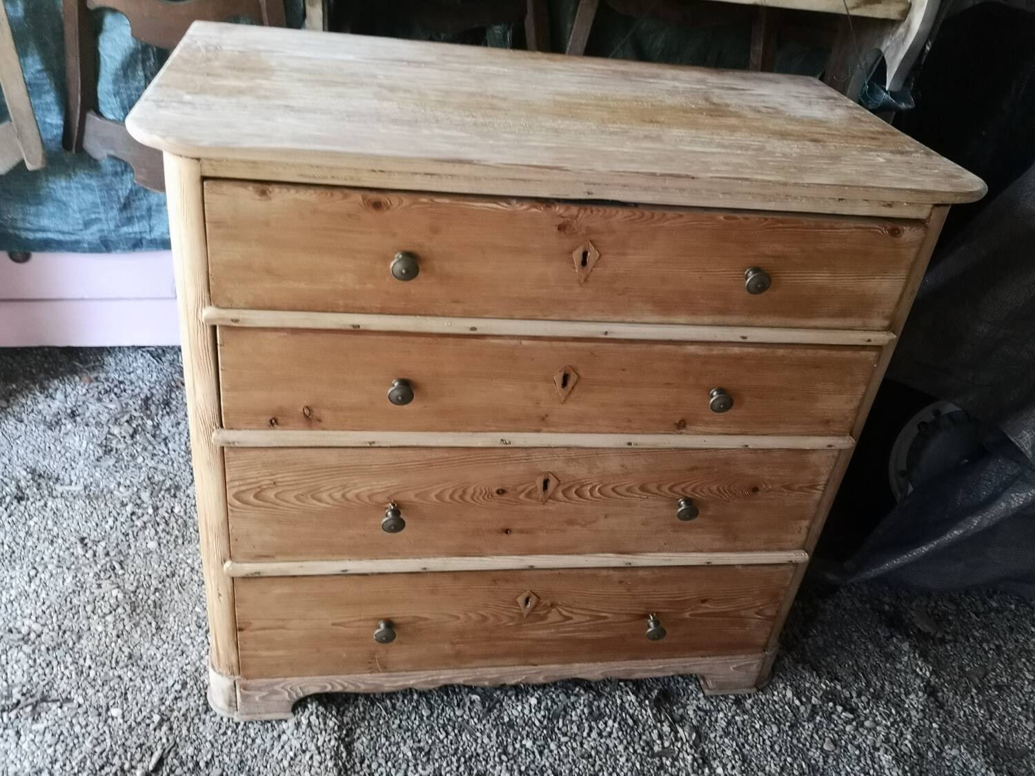 4-drawer pine chest of drawers