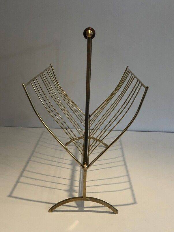 Brass and wood magazine rack, in the style of Cesare Lacca.