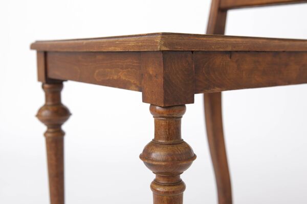 Chaise ancienne en hêtre avec assise et dossier en rotin, années 1930-1950   Bois tourné