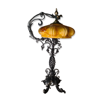 lampe  gros travail de fer forgé style andalou 1900 opaline marbré ,,,, 49x25 magnifique et rare