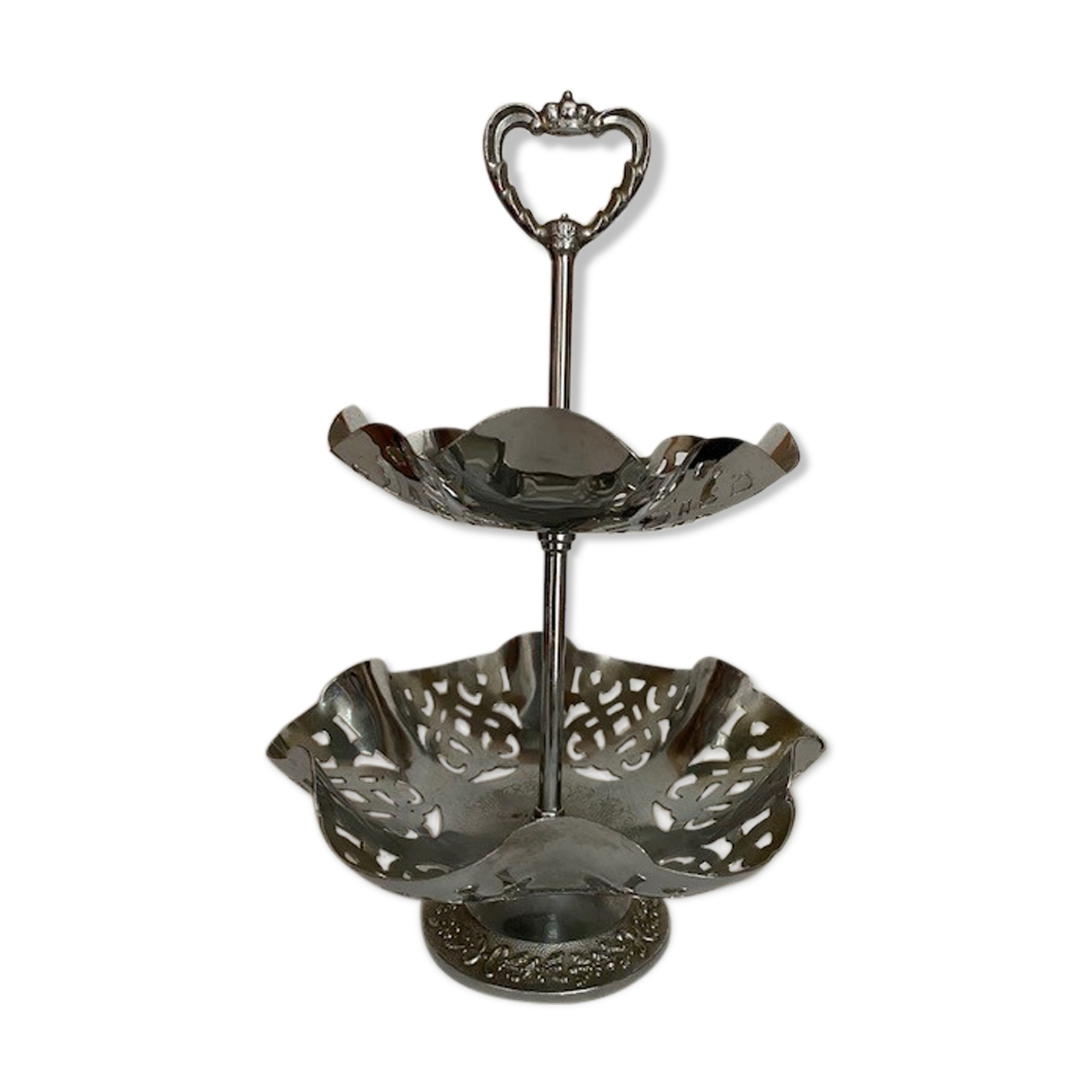 vintage metal cake-mignardise display