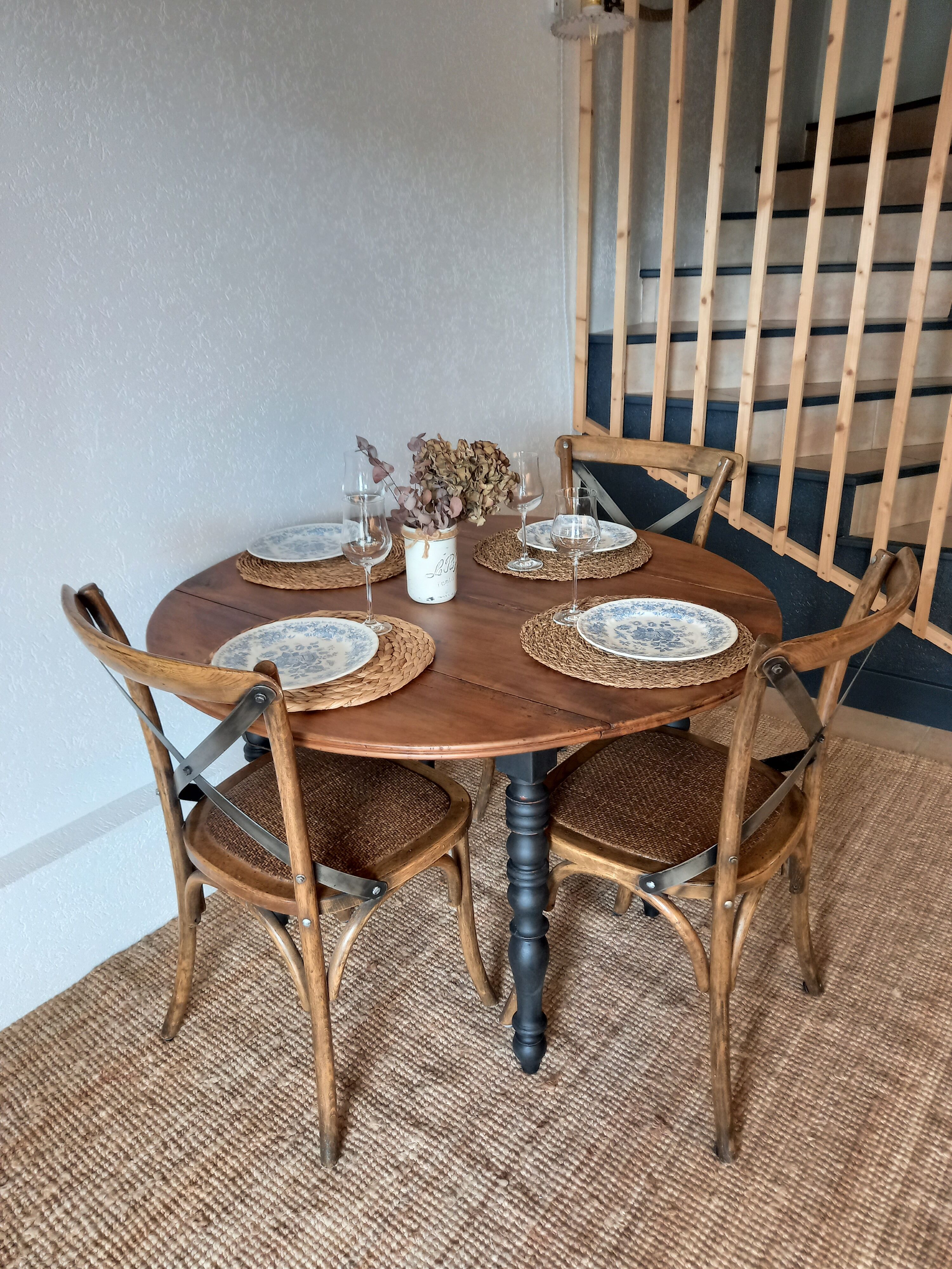 Round table with flaps