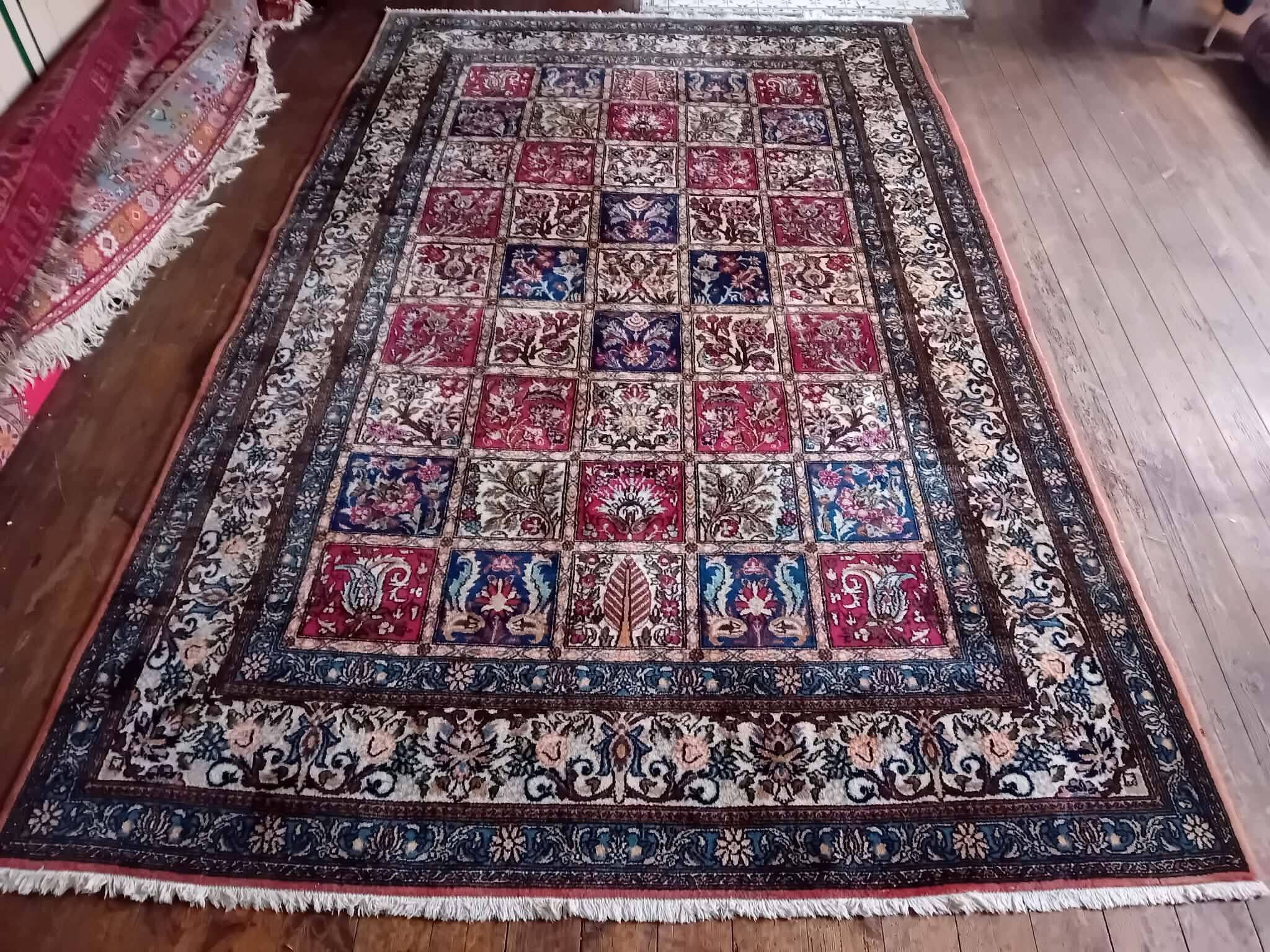 Handmade Bachtiar Persian rug 323x195cm