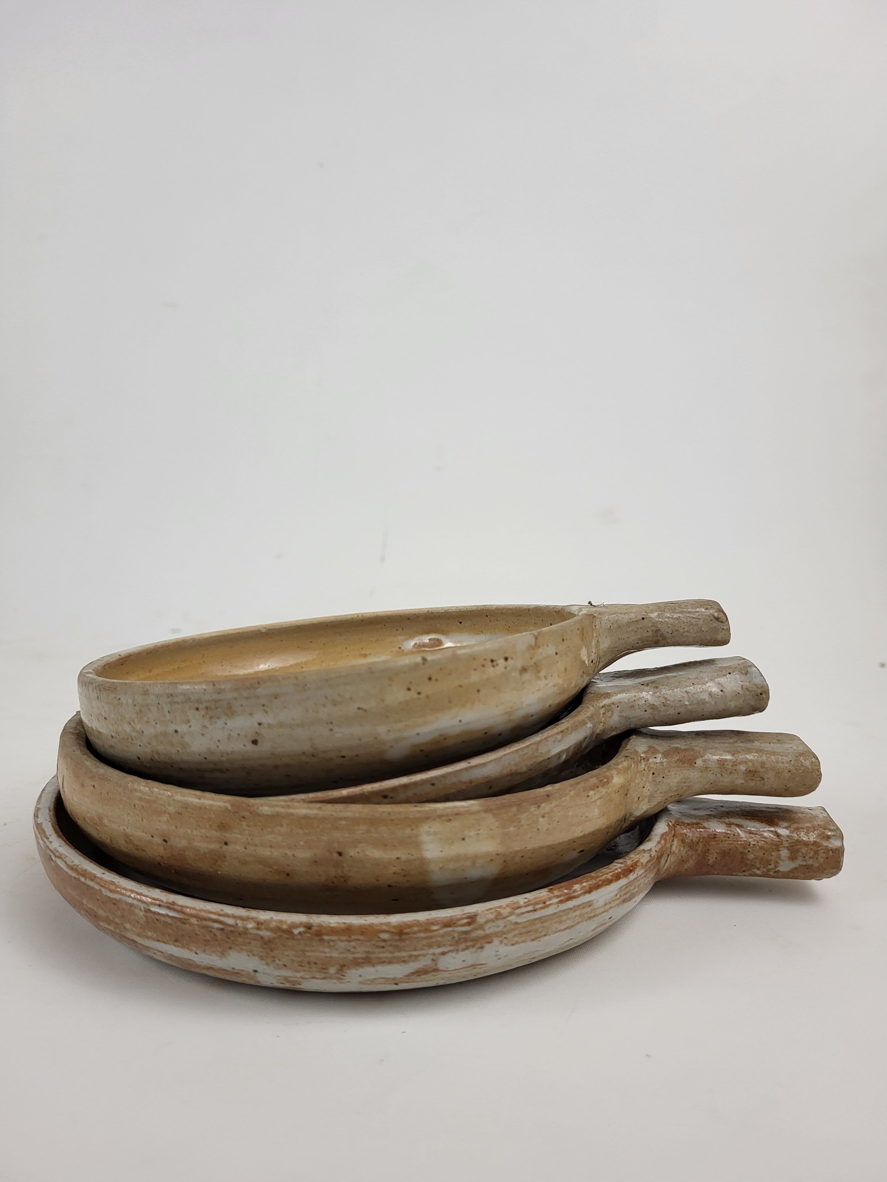 4 casseroles / stoneware dishes Pierre Lion Puisaye