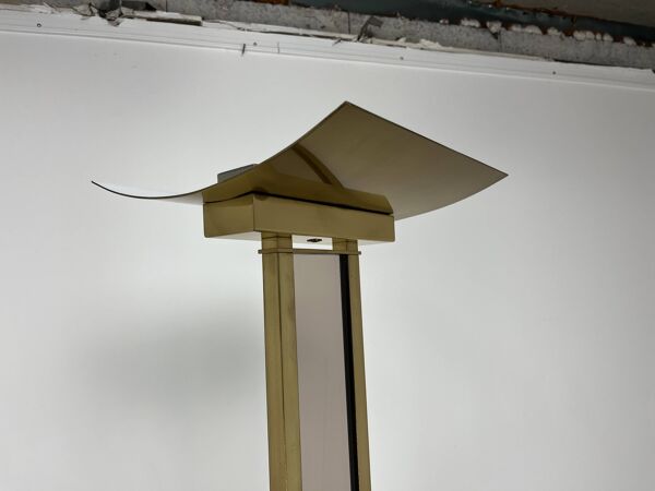 Lampadaire années 70 laiton et plexi fumé, Hollywood Regency