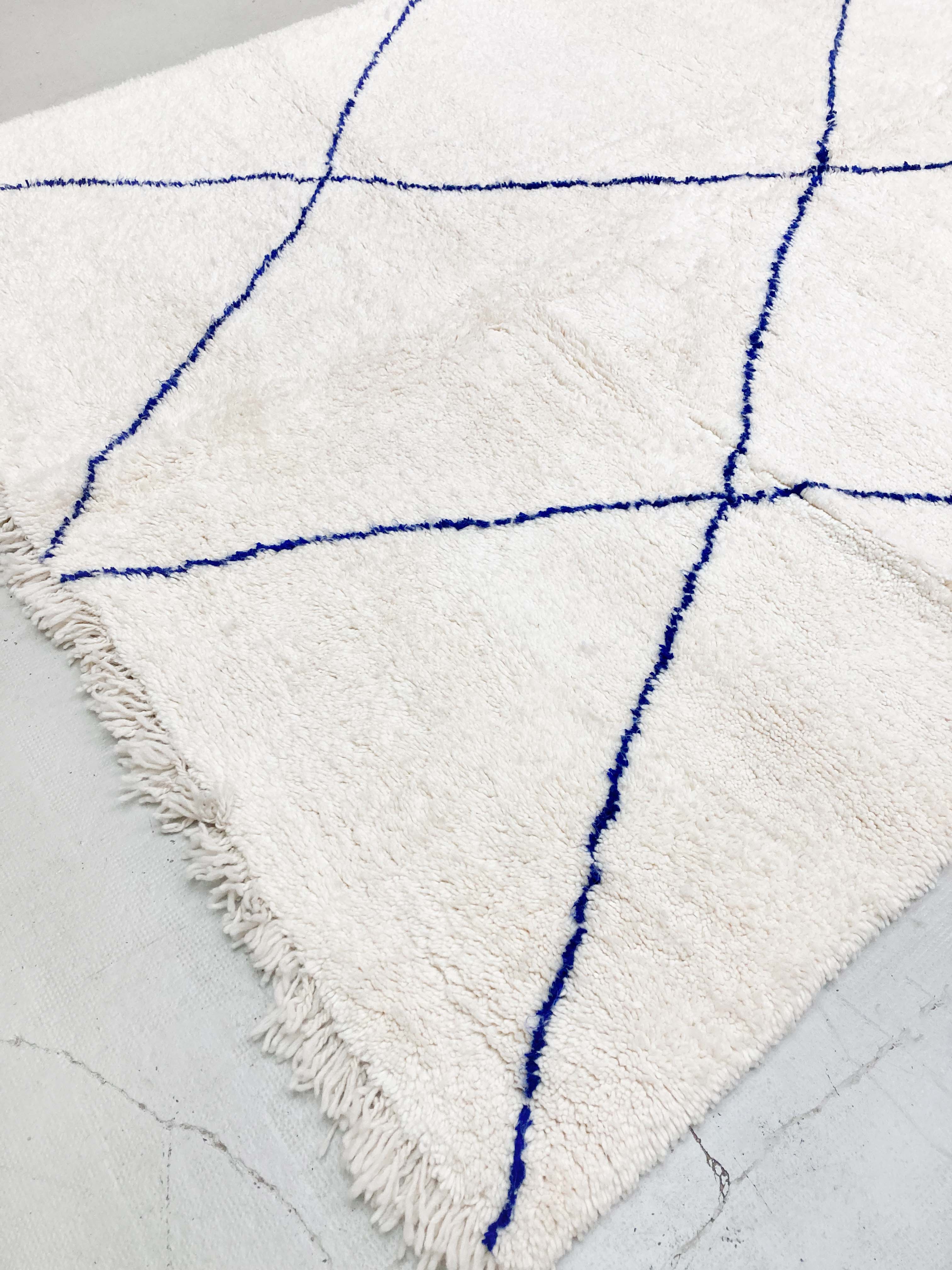 Berber carpet beni ouarain ecru blue diamonds majorelle 305x211m