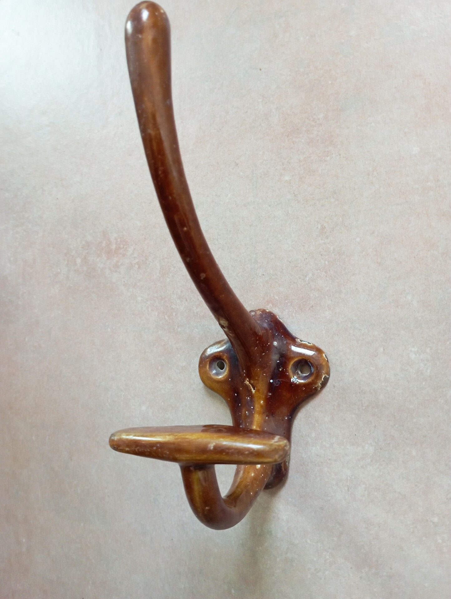 Enamelled cast iron hook
